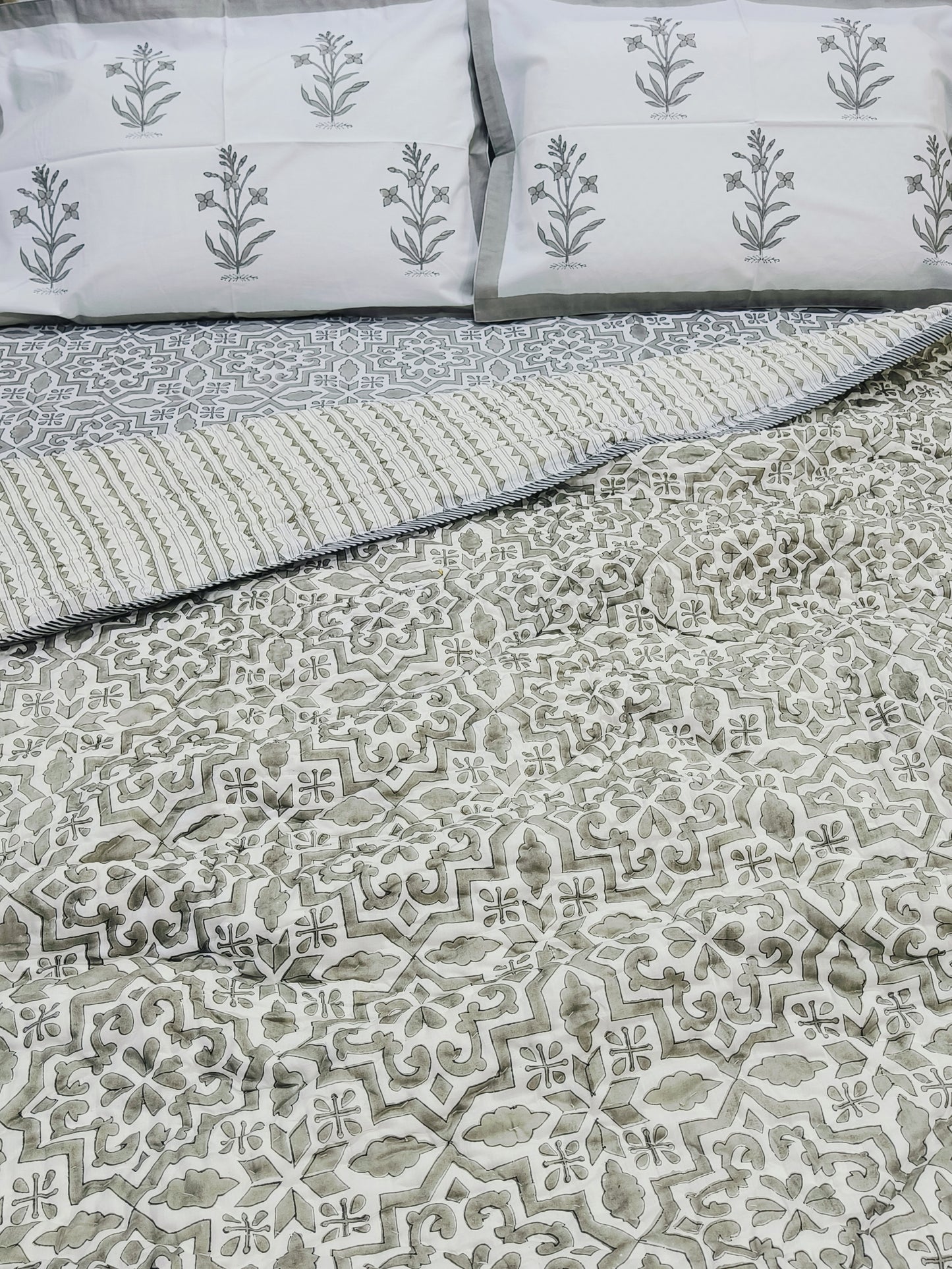 Bedding Sets with Quilts