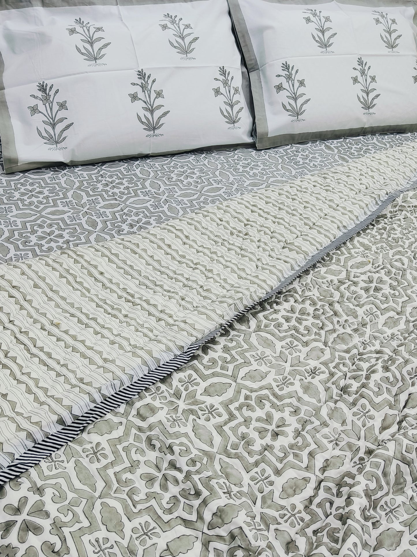 Bedding Sets with Quilts