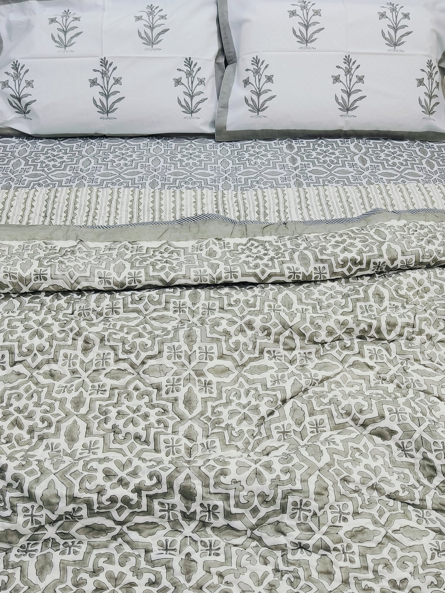 Bedding Sets with Quilts