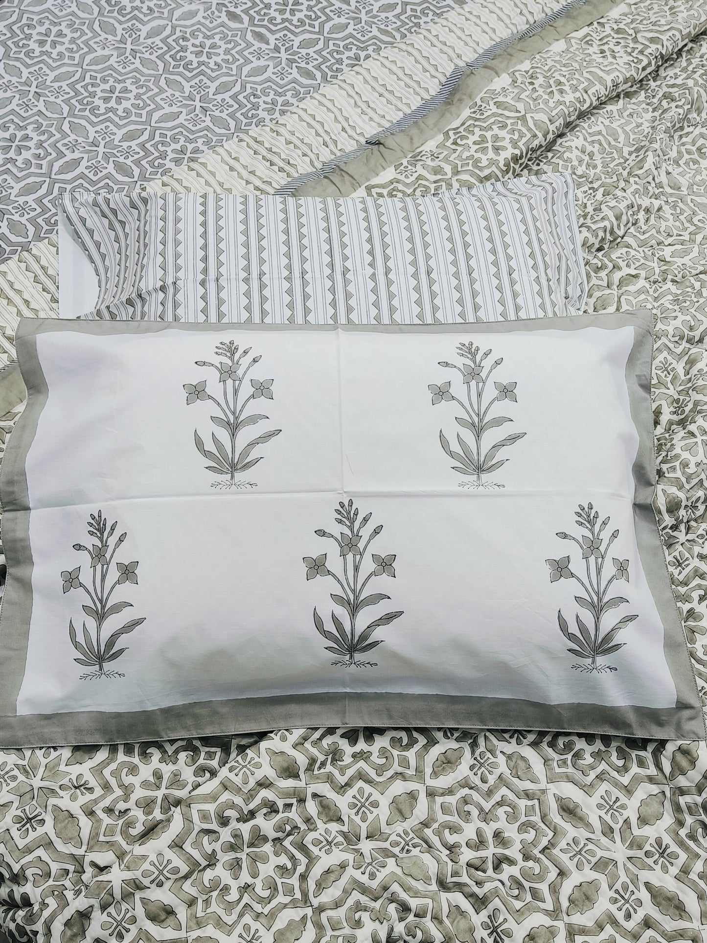 Bedding Sets with Quilts