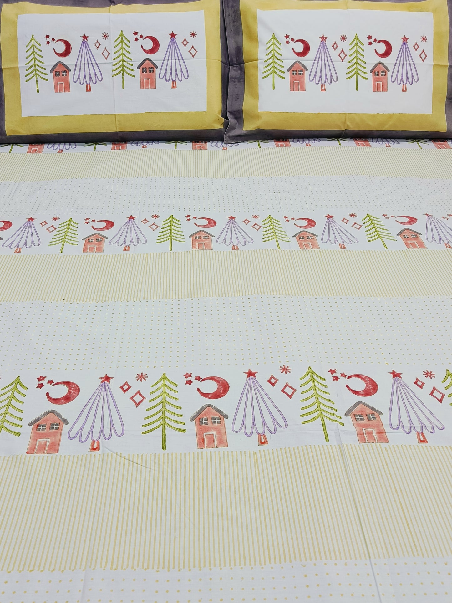 Bedsheet With King Size Pillow Cases