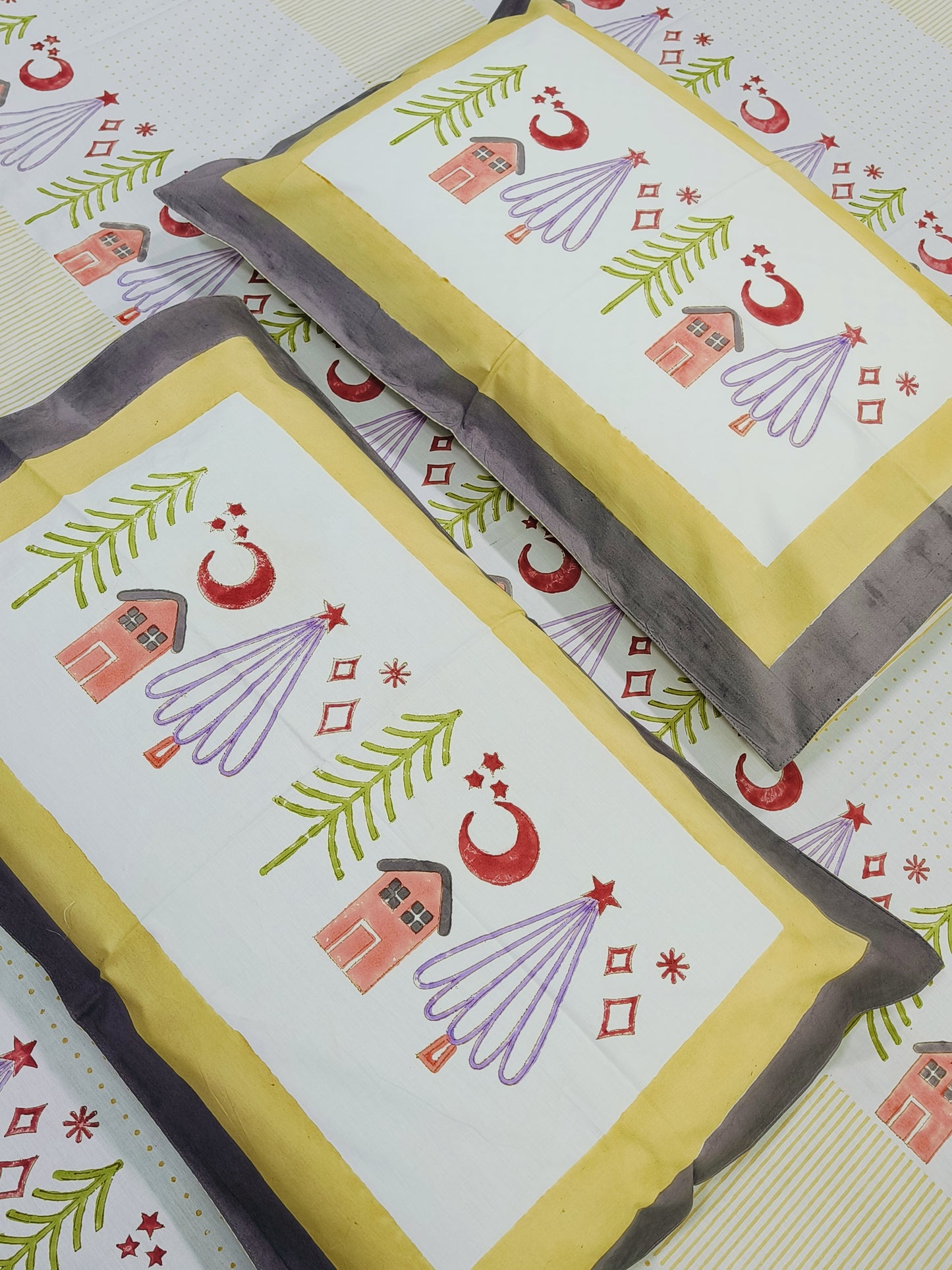 Bedsheet With King Size Pillow Cases