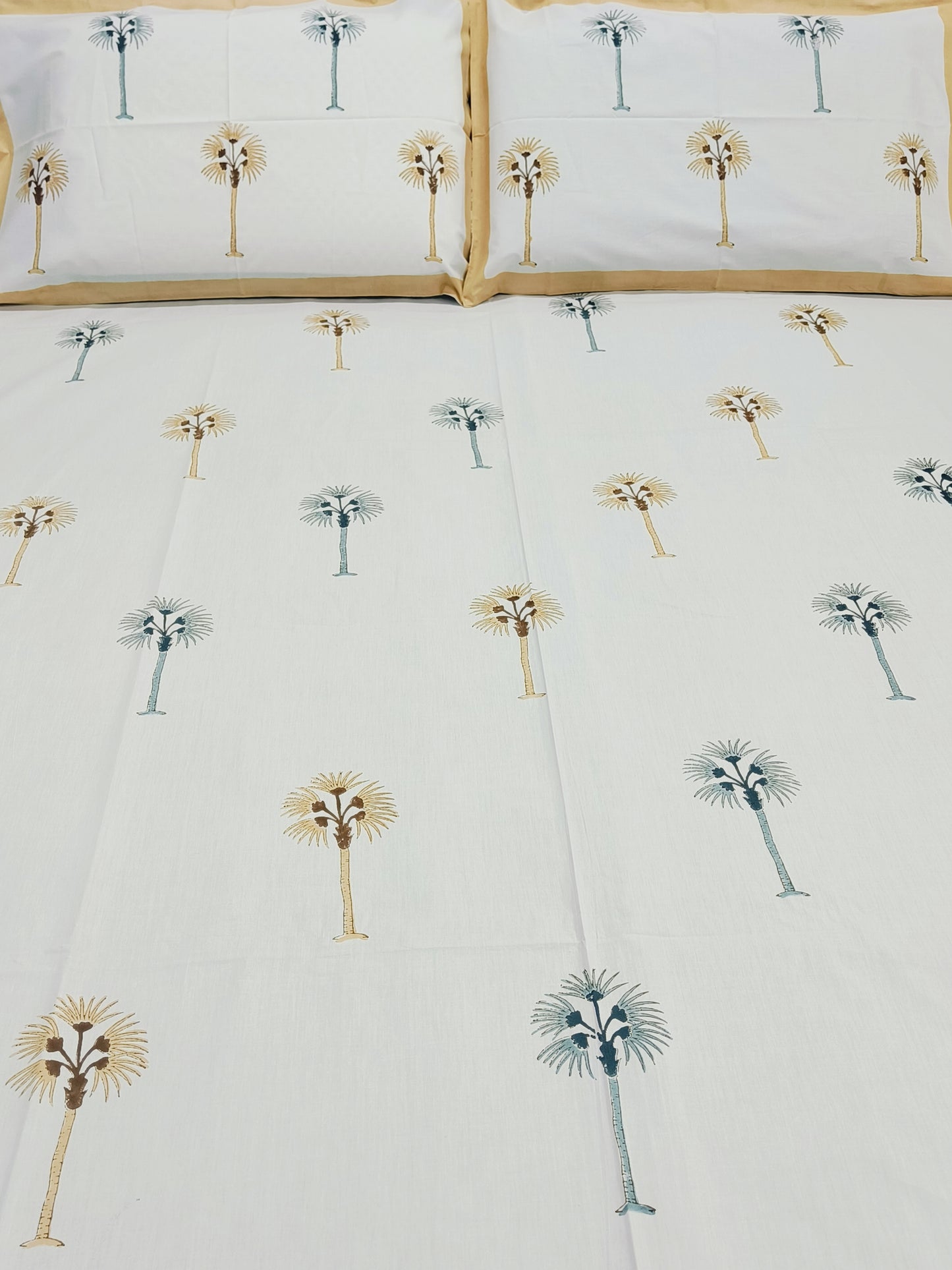 Bedsheet With King Size Pillow Cases