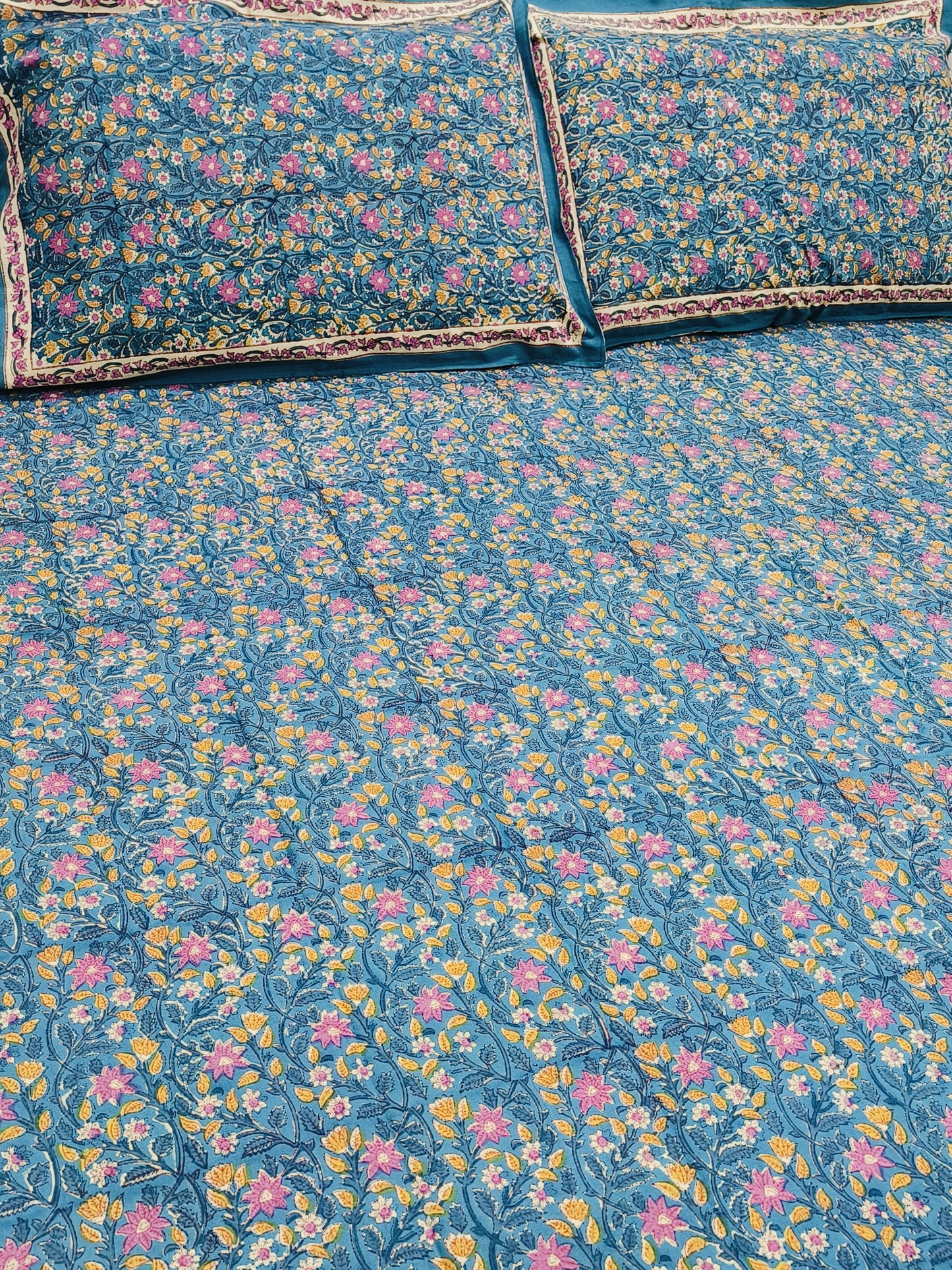 Bedsheet With King Size Pillow Cases