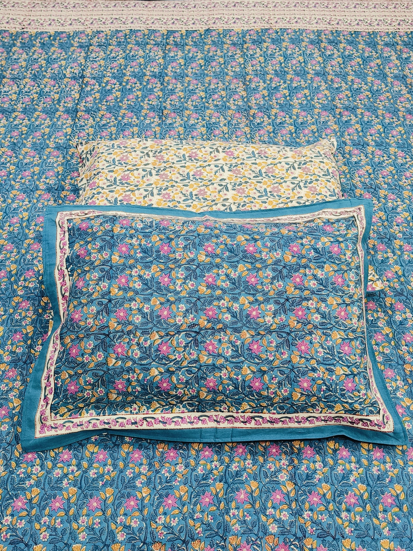 Bedsheet With King Size Pillow Cases