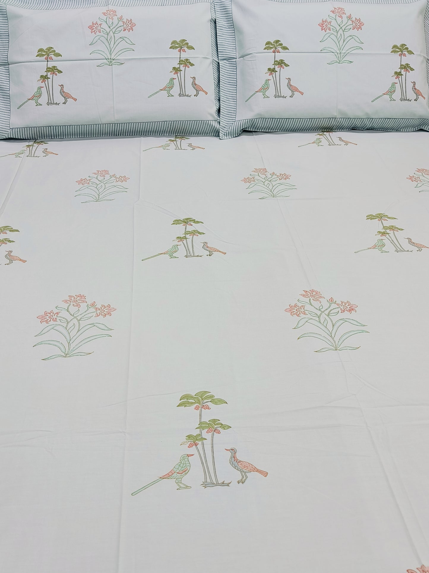 Bedsheet With King Size Pillow Cases