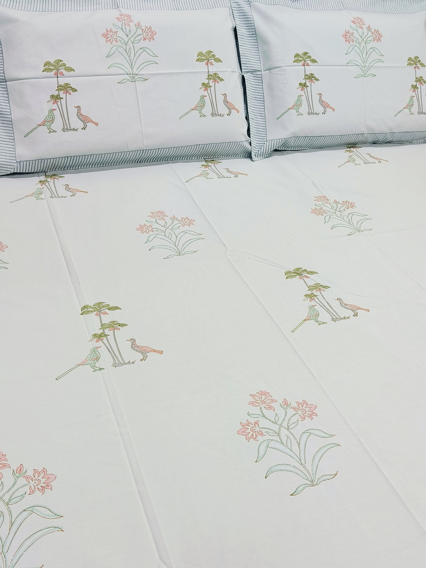 Bedsheet With King Size Pillow Cases