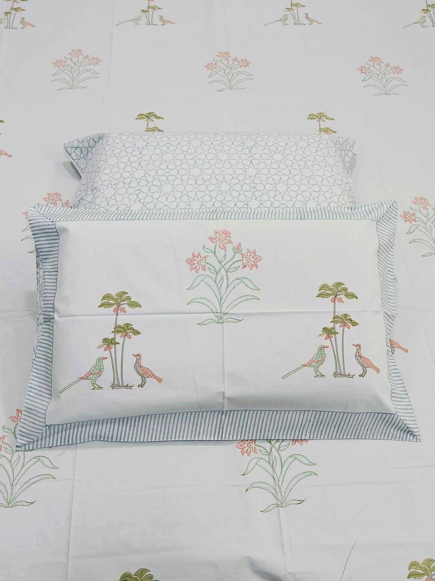 Bedsheet With King Size Pillow Cases