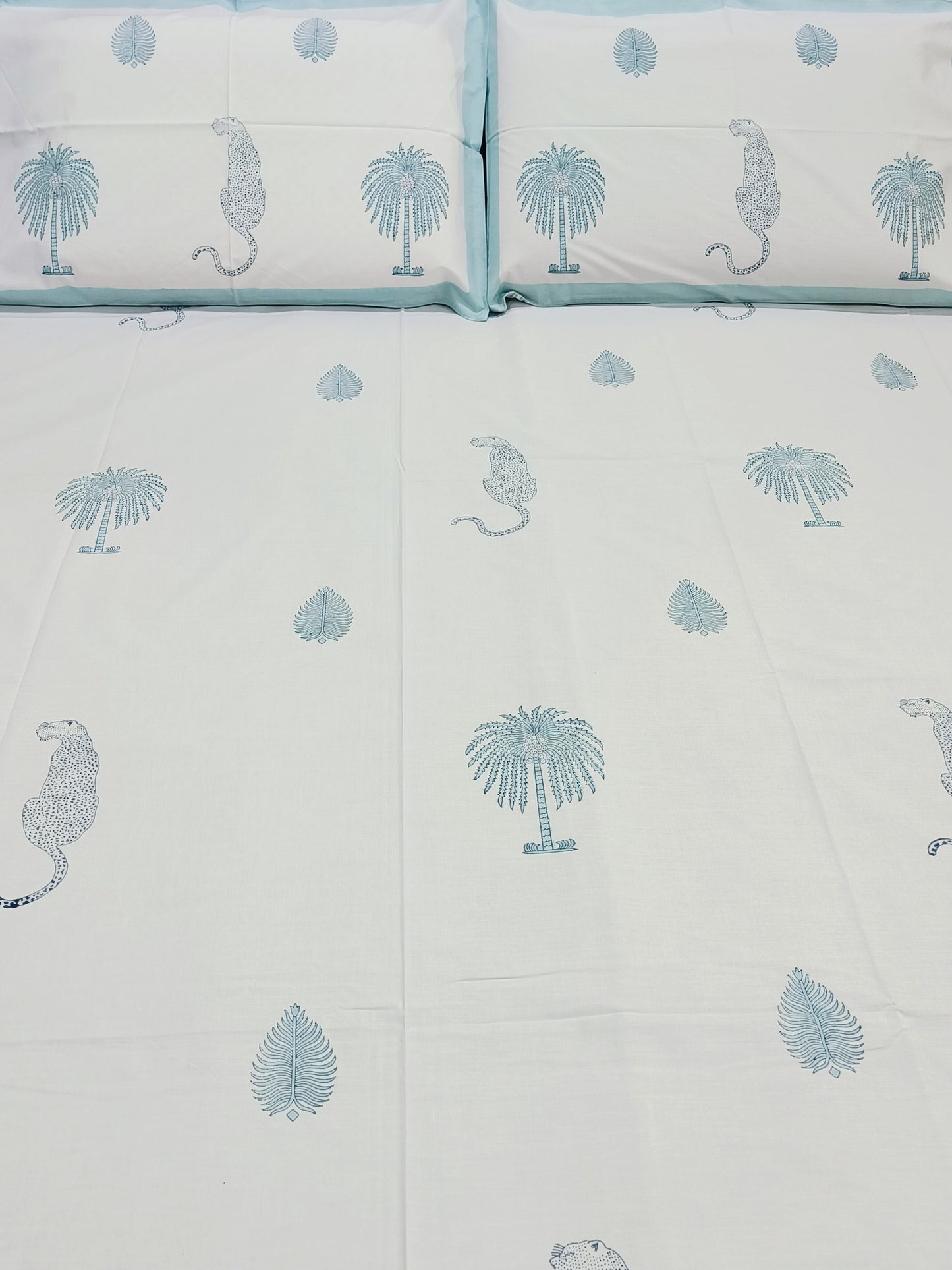 Bedsheet With King Size Pillow Cases