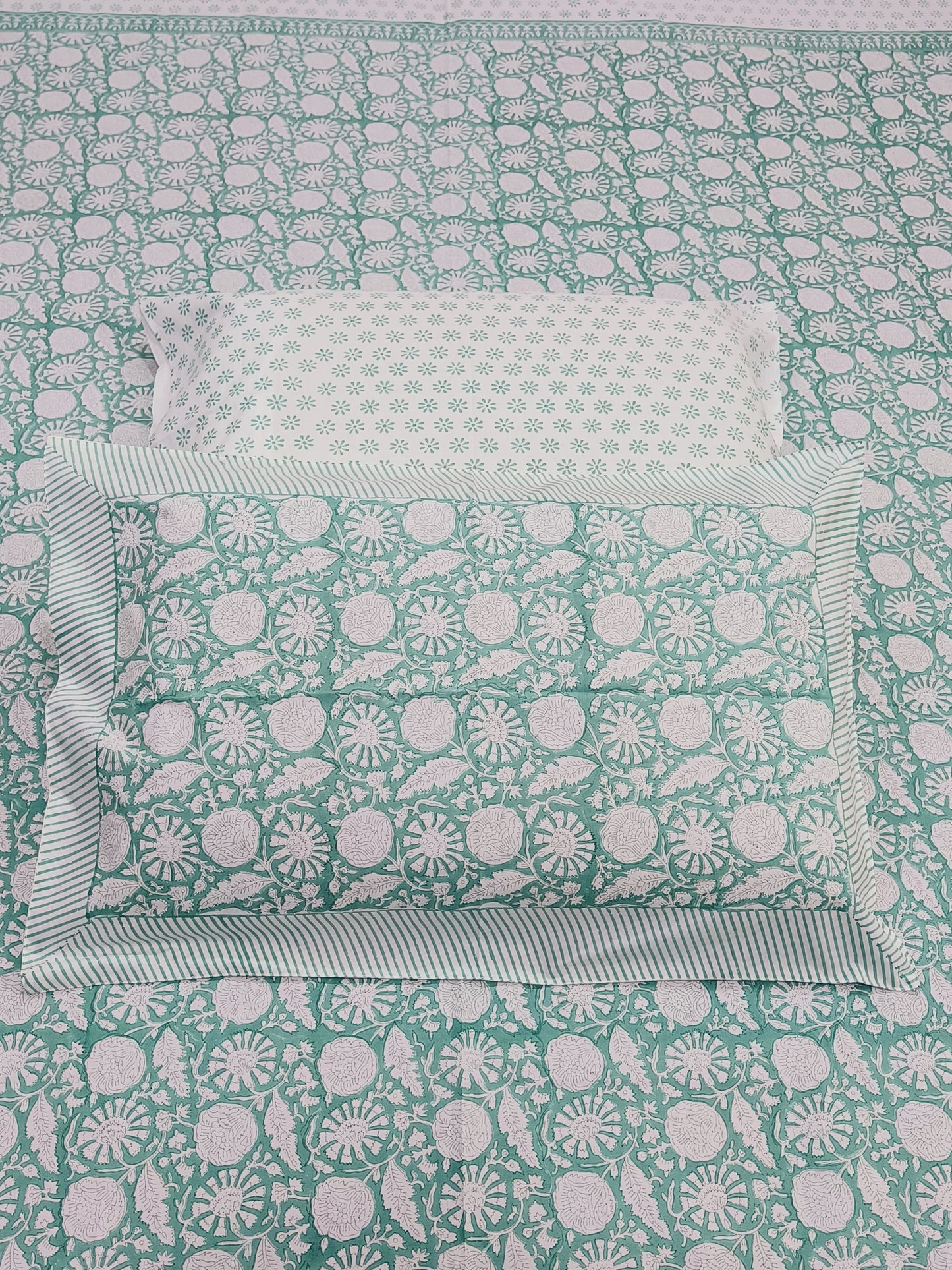 Bedsheet With King Size Pillow Cases