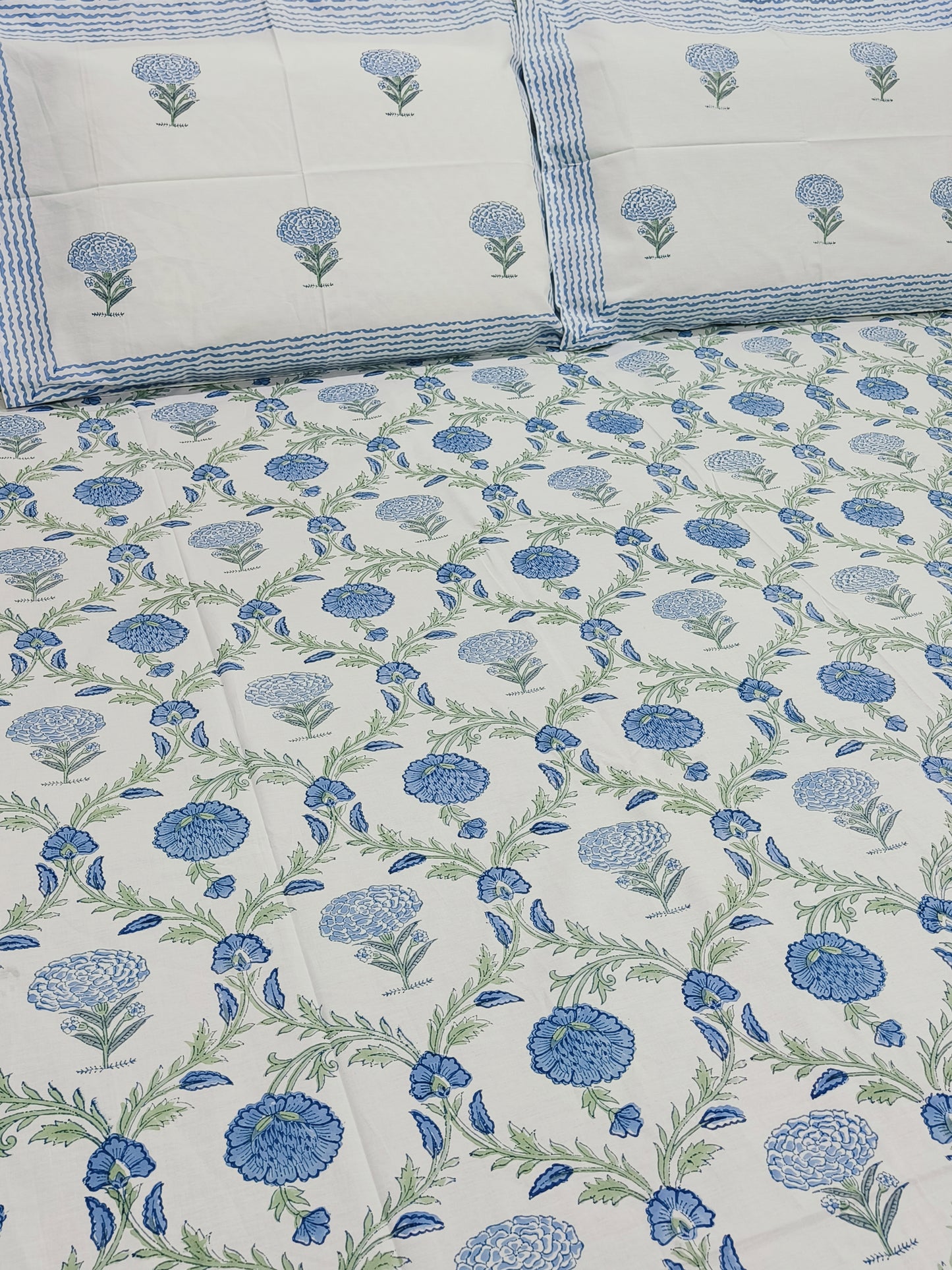 Bedsheet With King Size Pillow Cases
