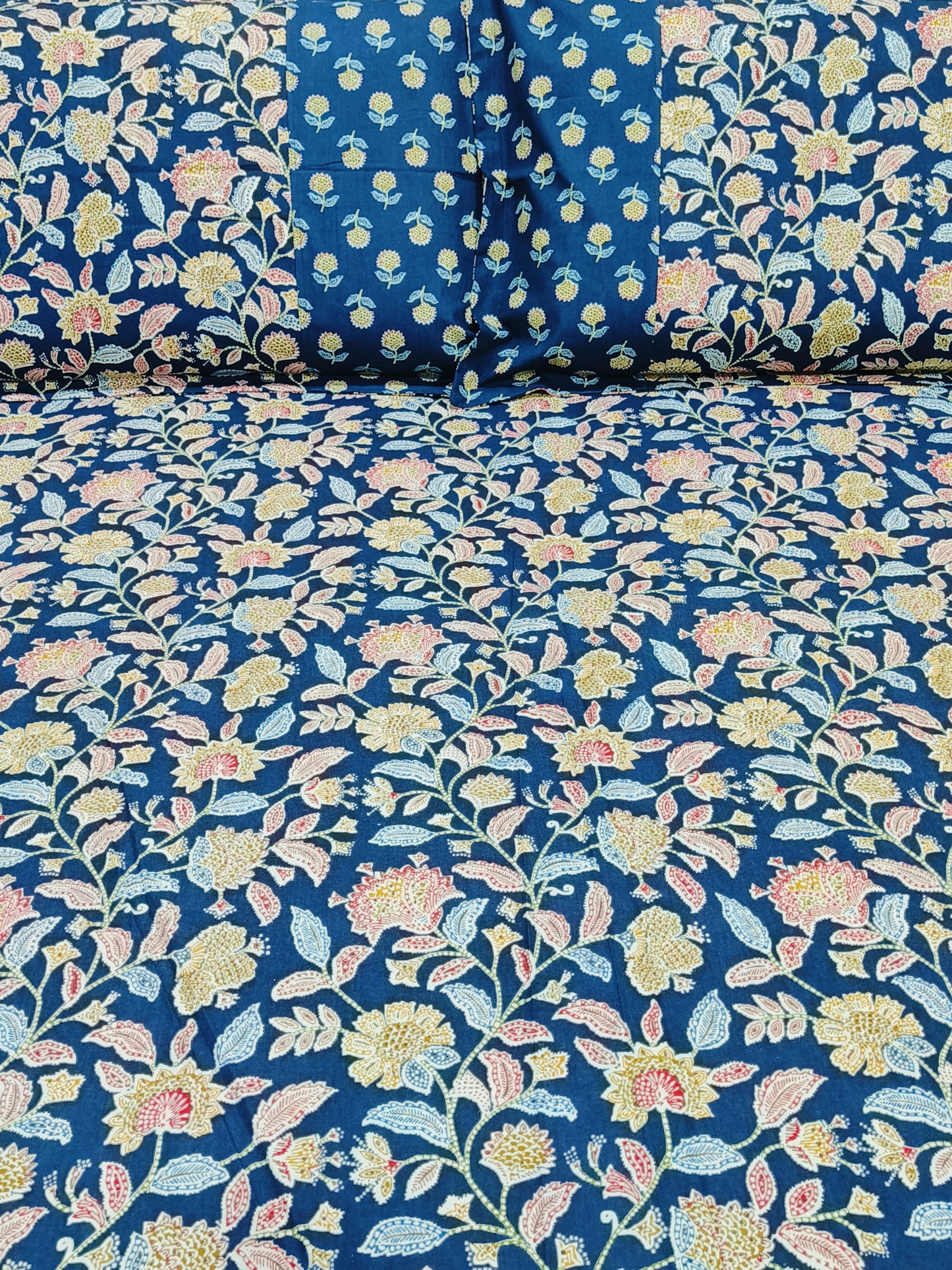 Bedsheet With King Size Pillow Cases