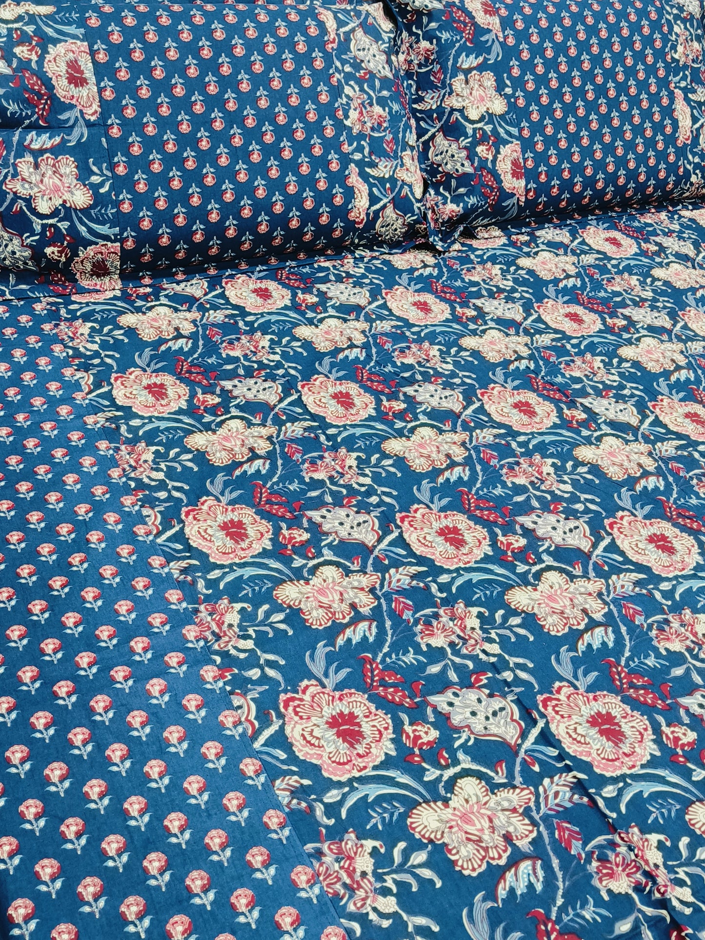 Bedsheet With King Size Pillow Cases