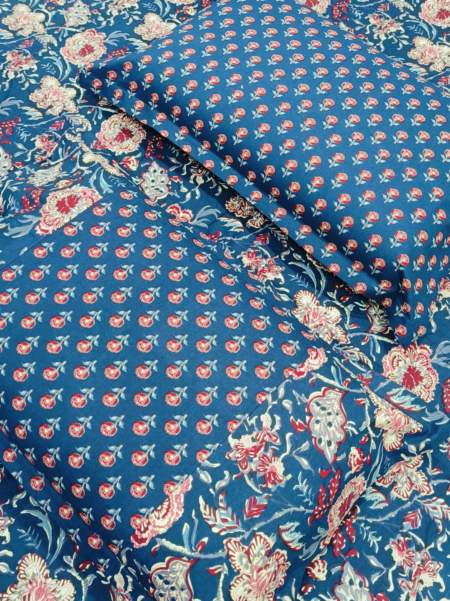 Bedsheet With King Size Pillow Cases