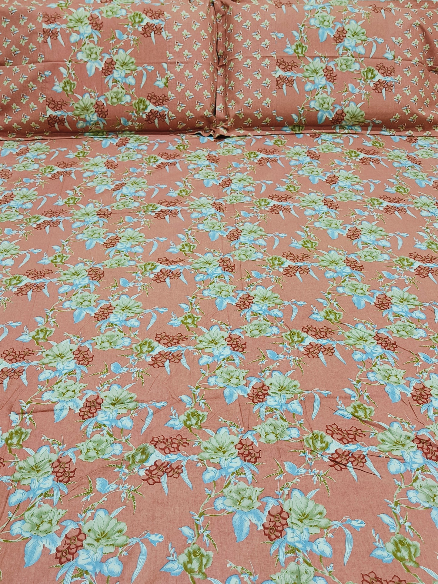 Bedsheet With King Size Pillow Cases