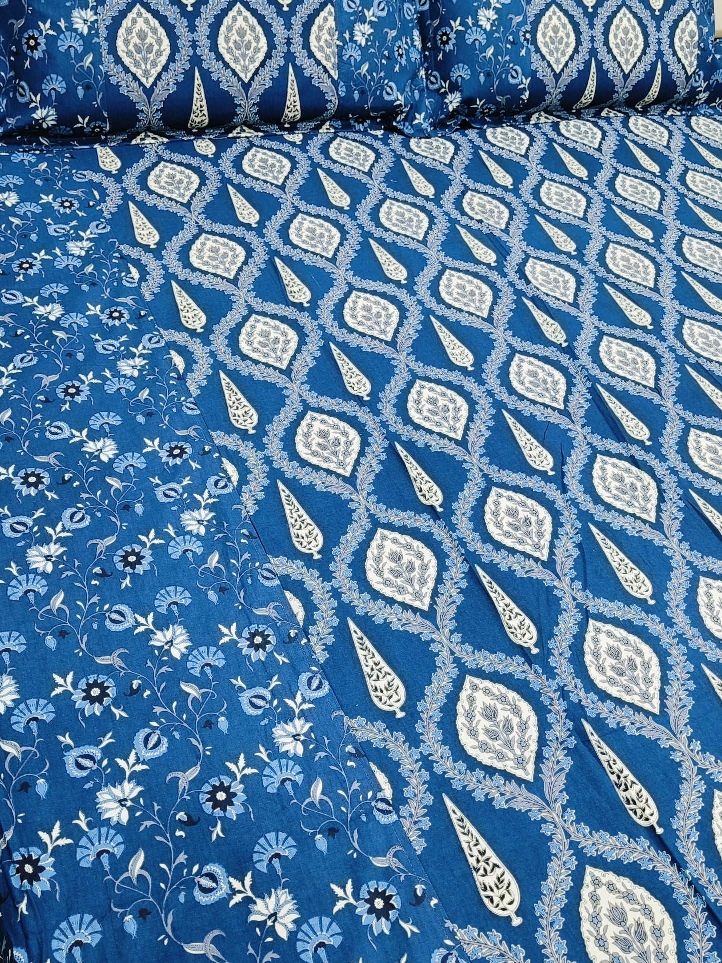 Bedsheet With King Size Pillow Cases