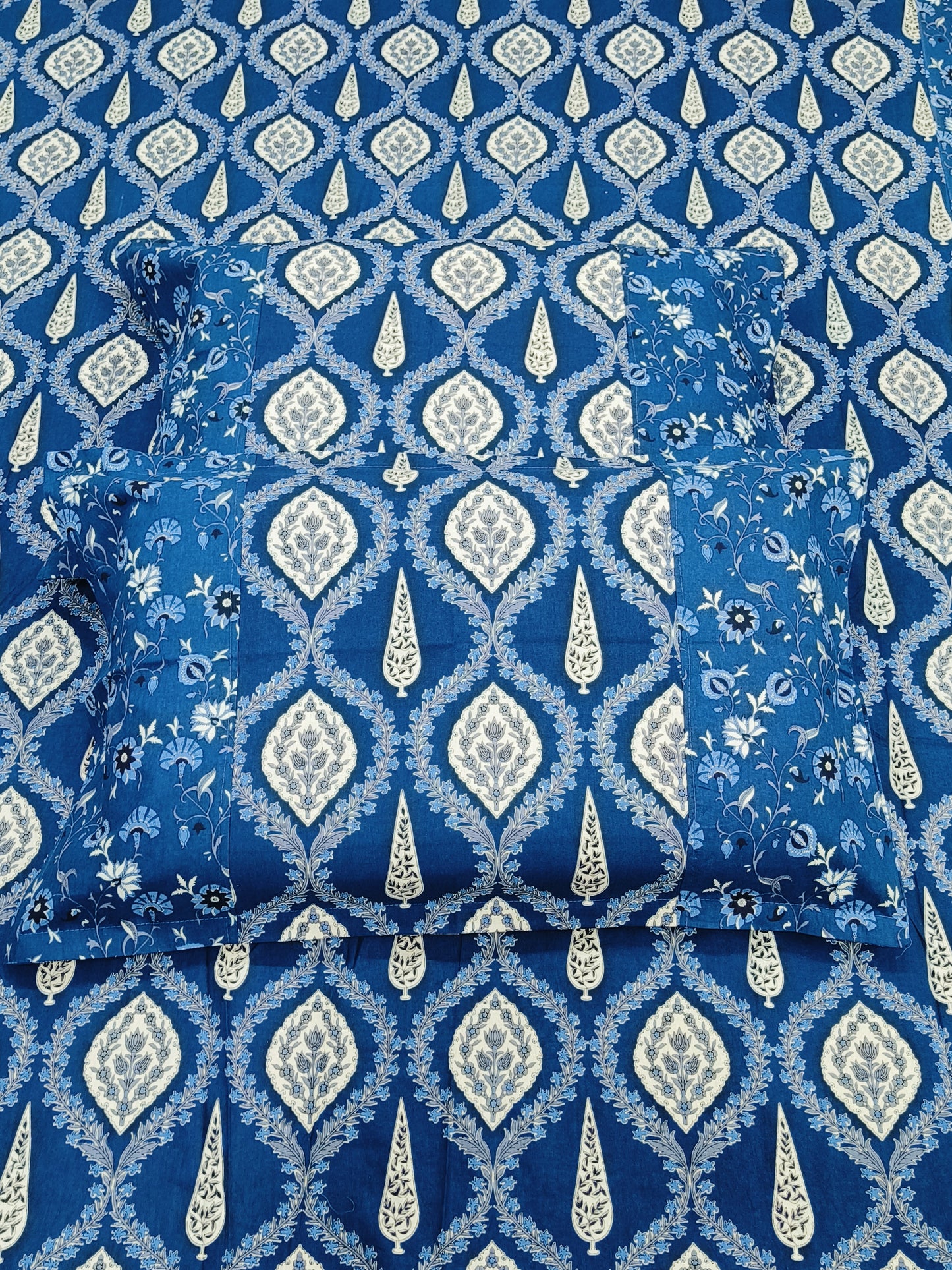 Bedsheet With King Size Pillow Cases