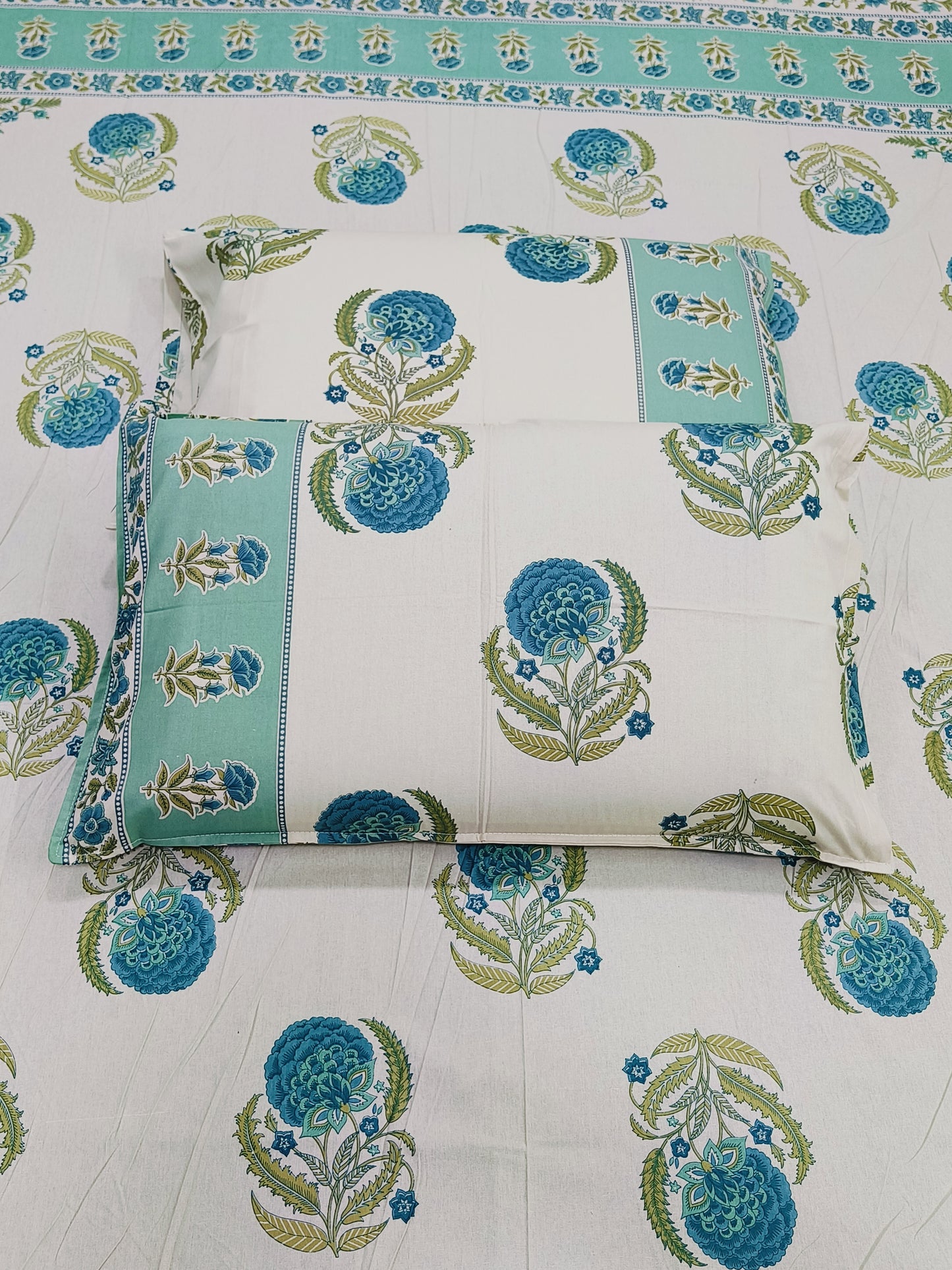 Bedsheet With King Size Pillow Cases