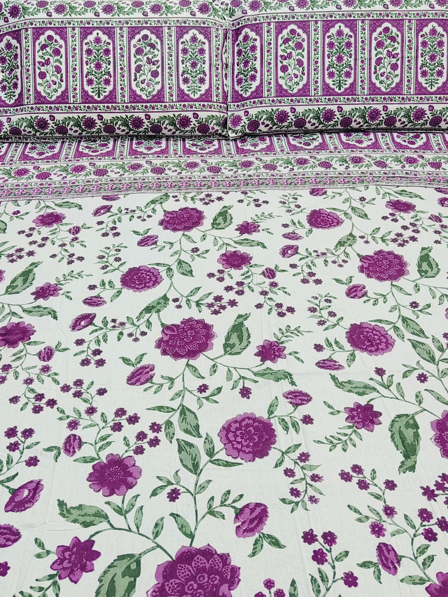 Bedsheet With King Size Pillow Cases
