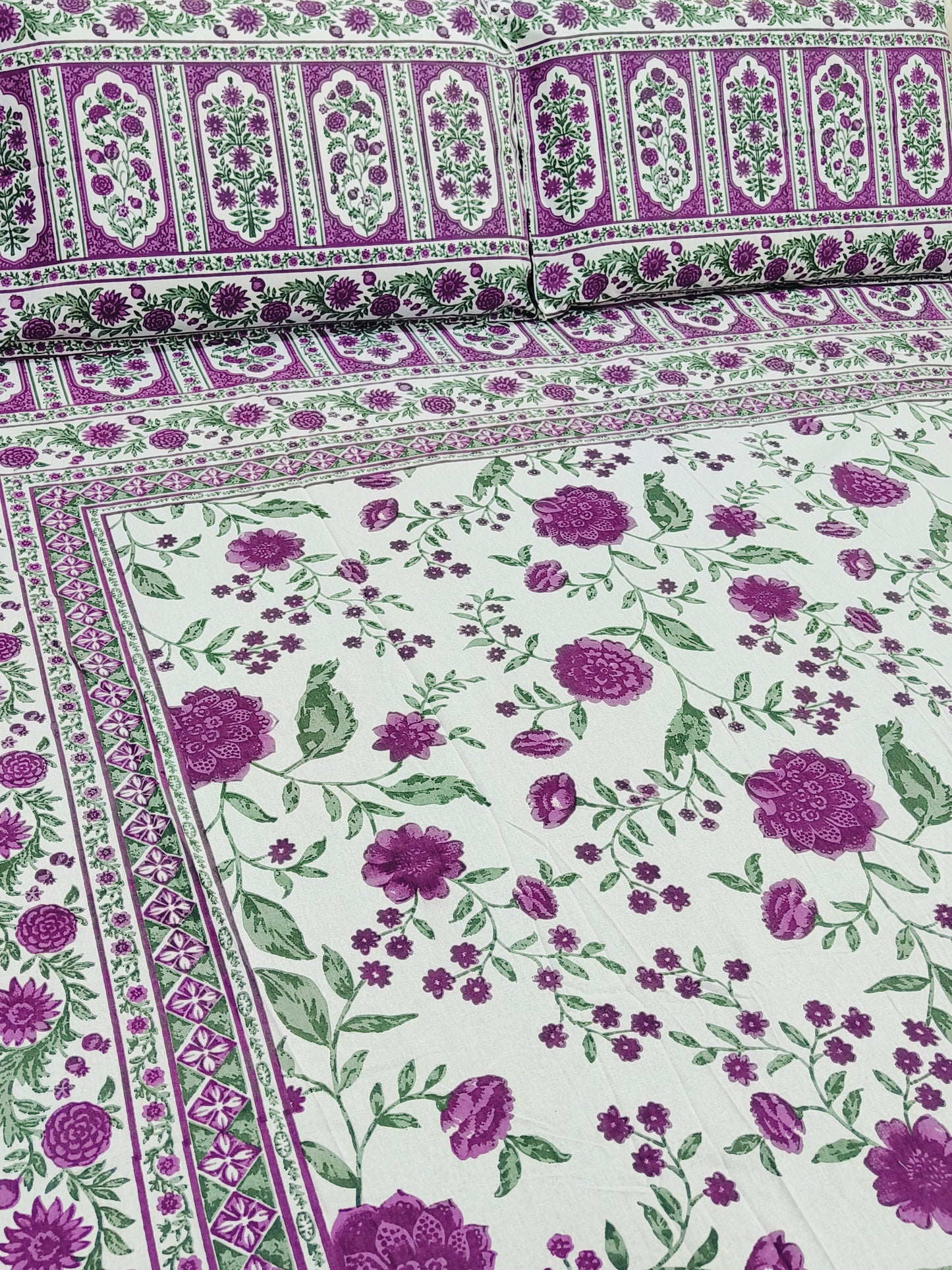 Bedsheet With King Size Pillow Cases