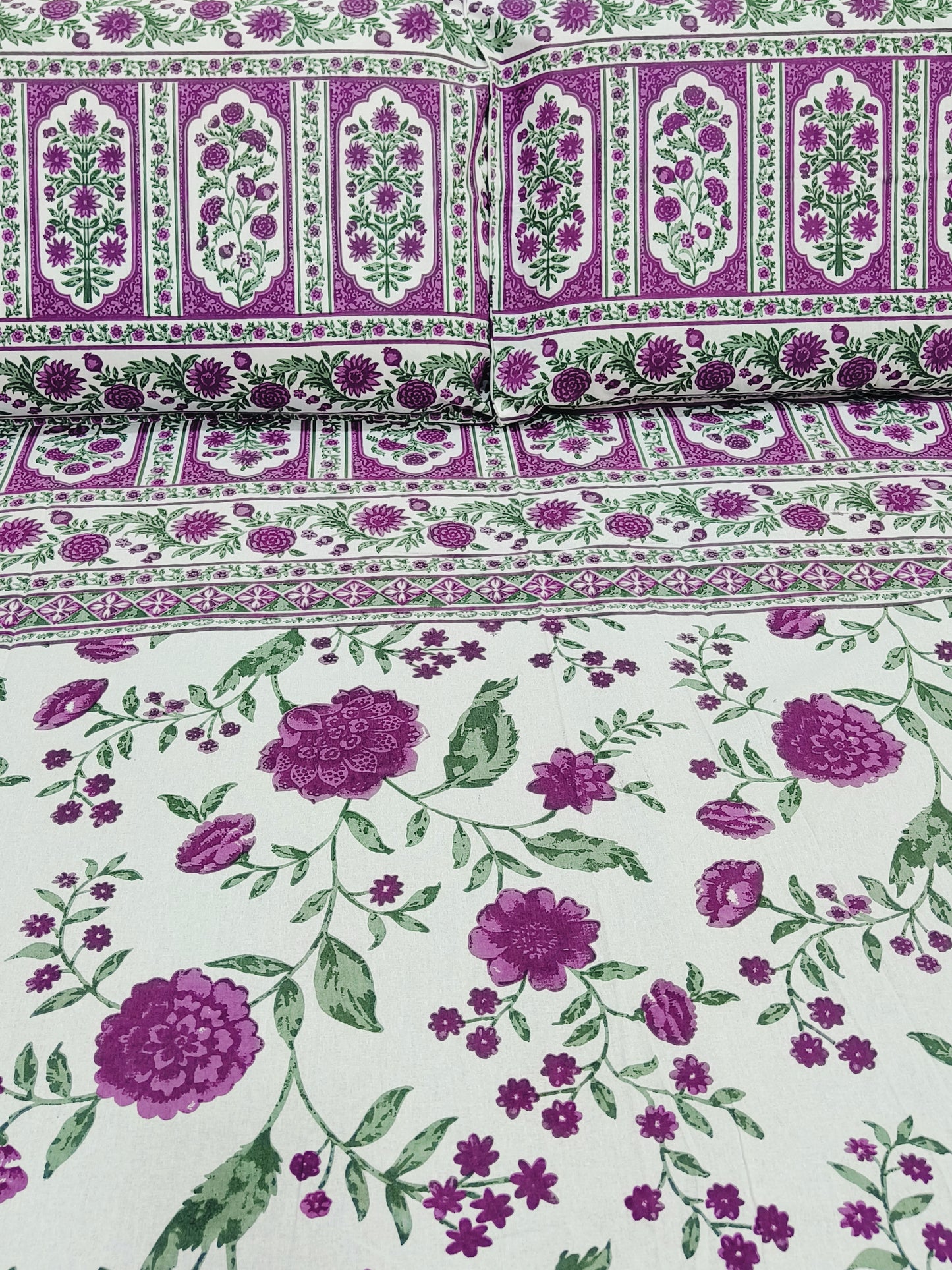Bedsheet With King Size Pillow Cases