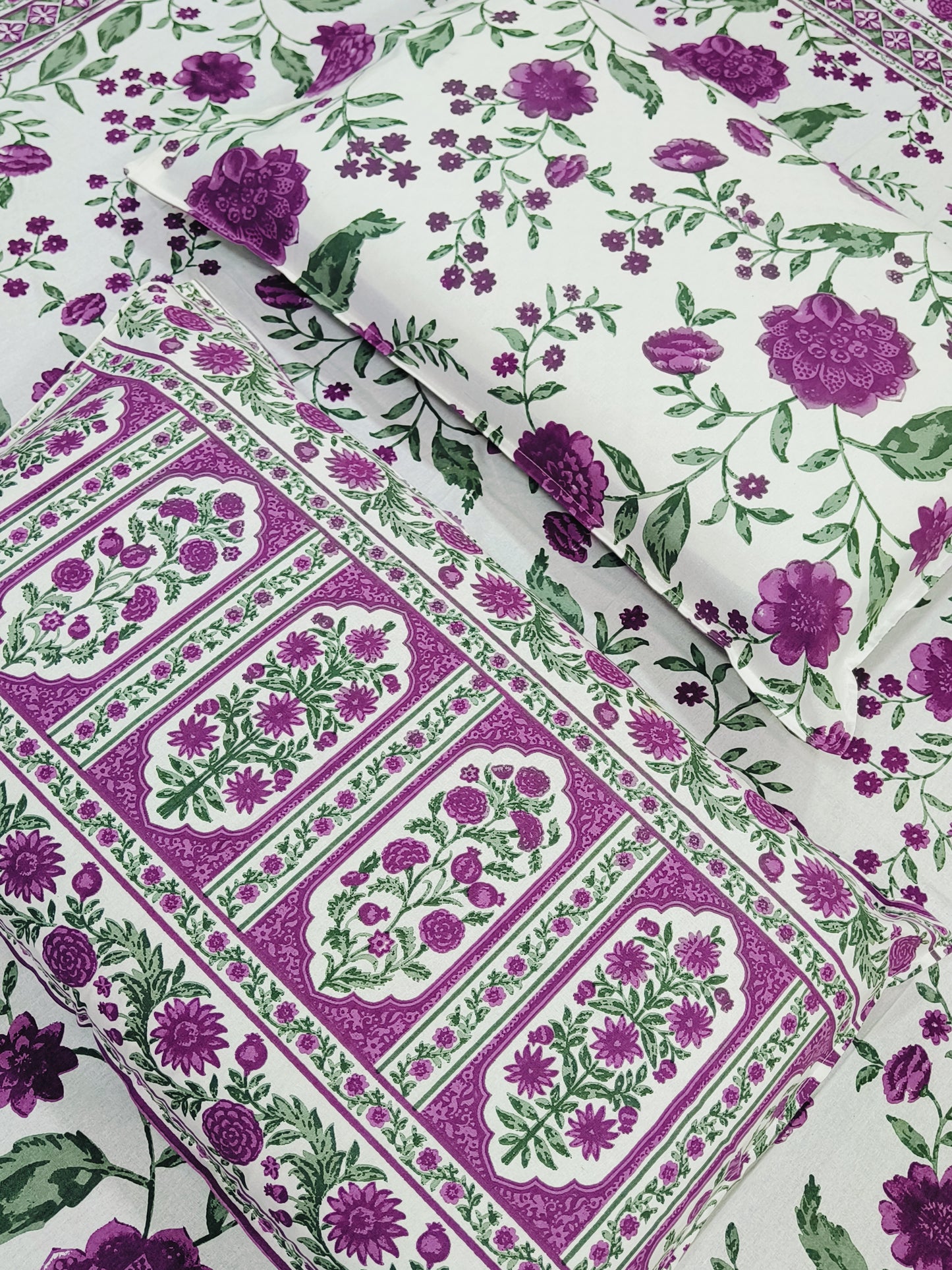 Bedsheet With King Size Pillow Cases