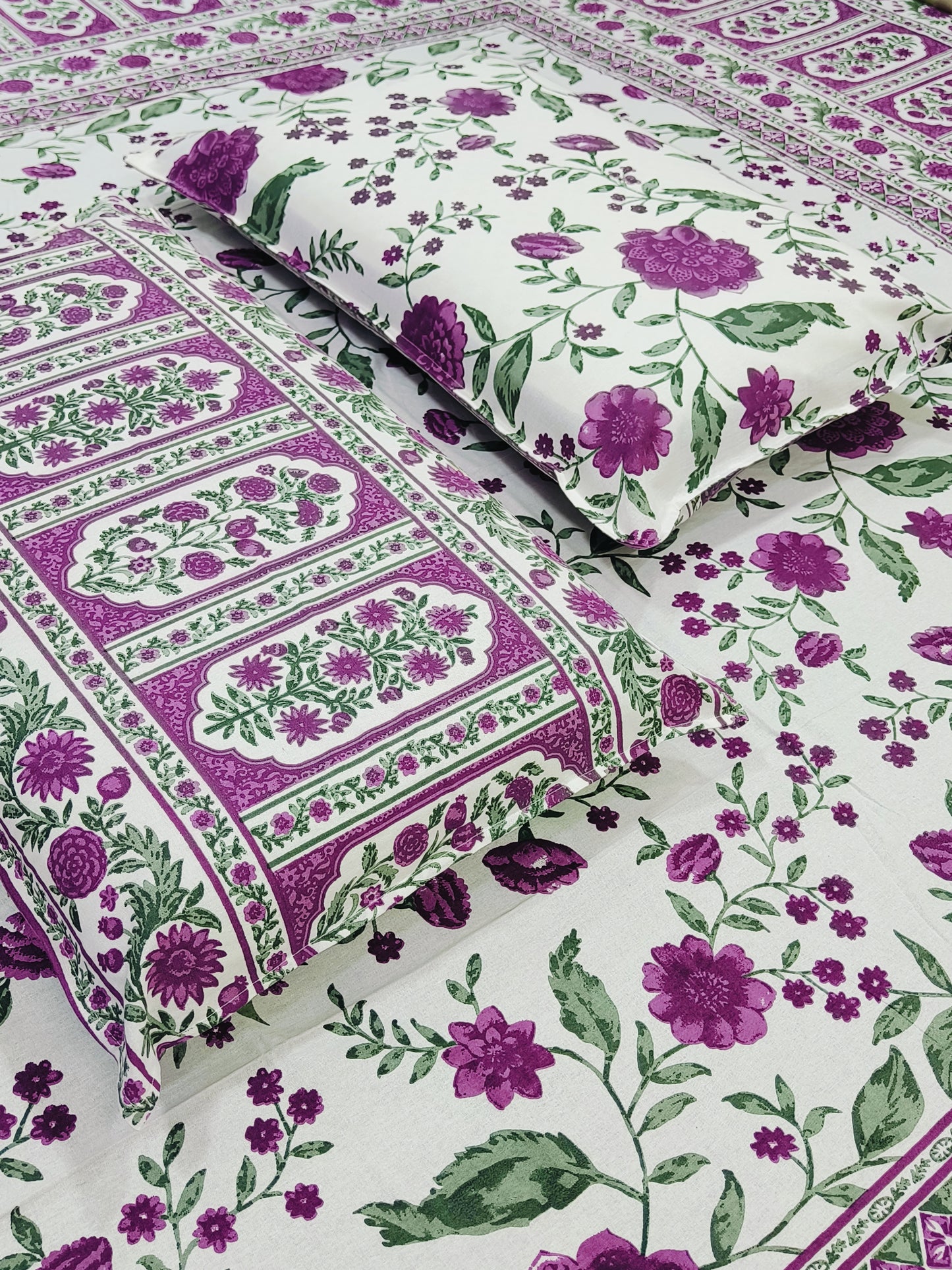 Bedsheet With King Size Pillow Cases