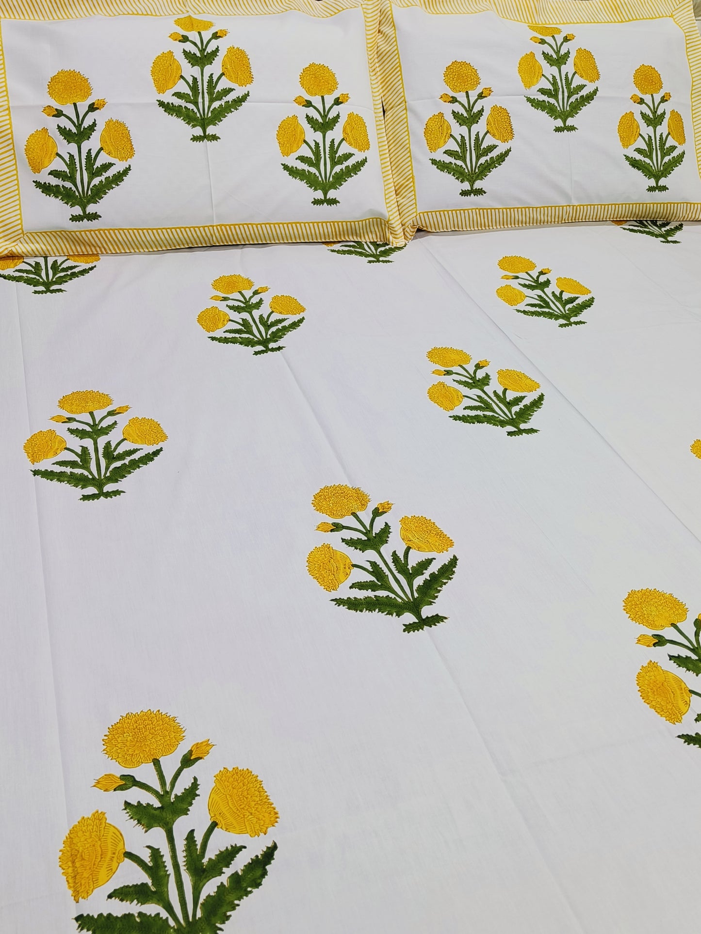 Bedsheet With King Size Pillow Cases