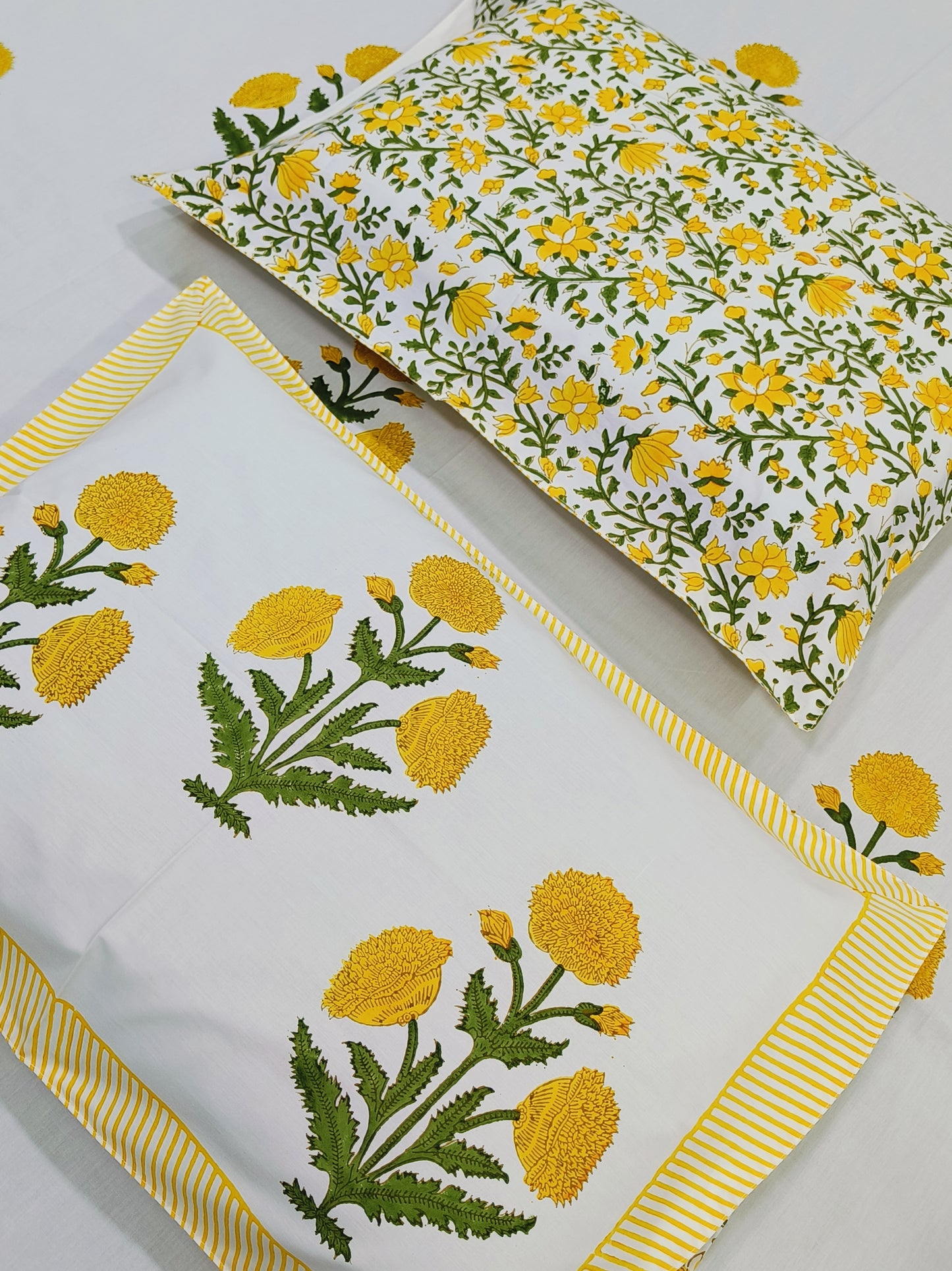 Bedsheet With King Size Pillow Cases