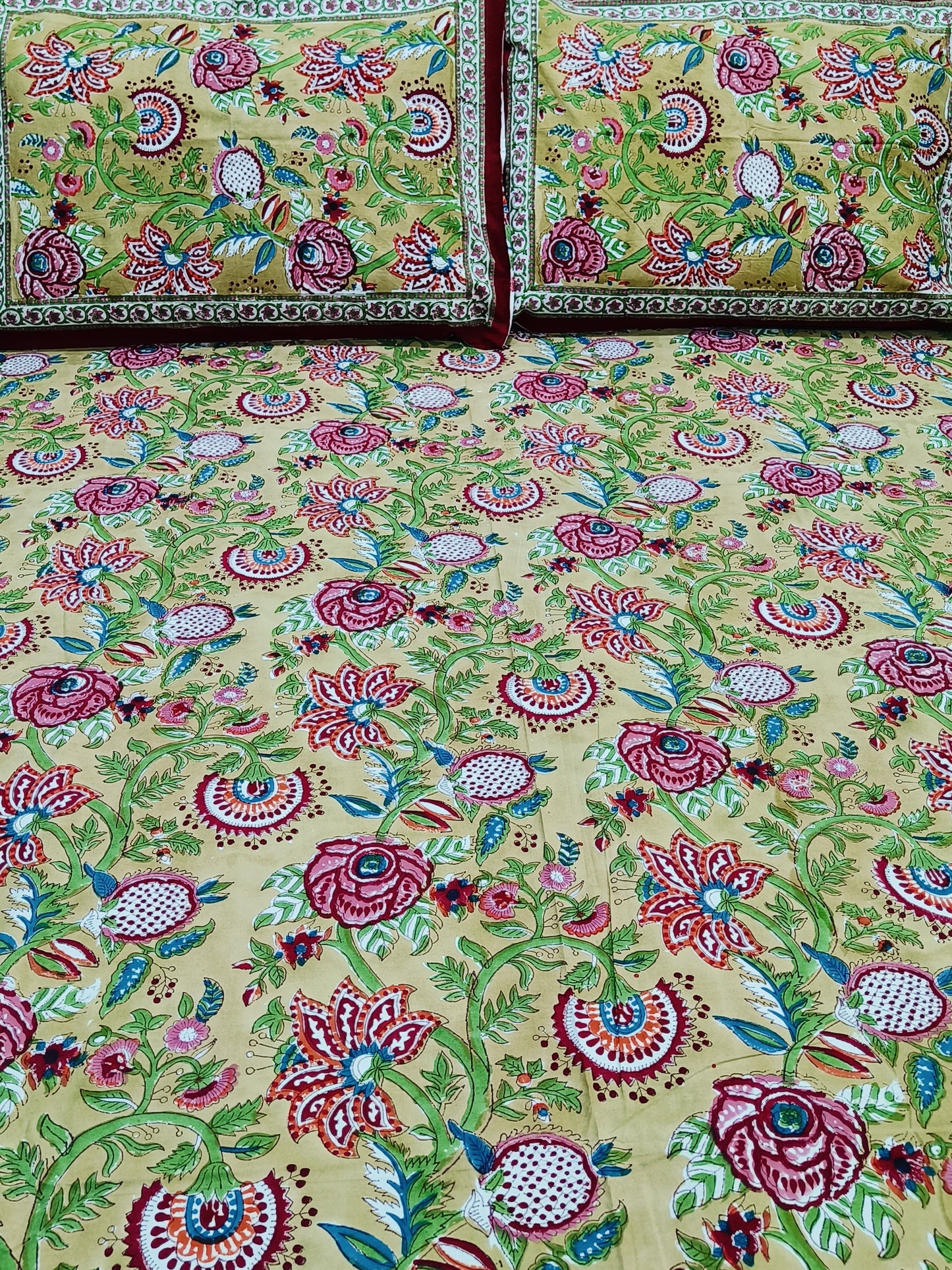 Bedsheet With King Size Pillow Cases
