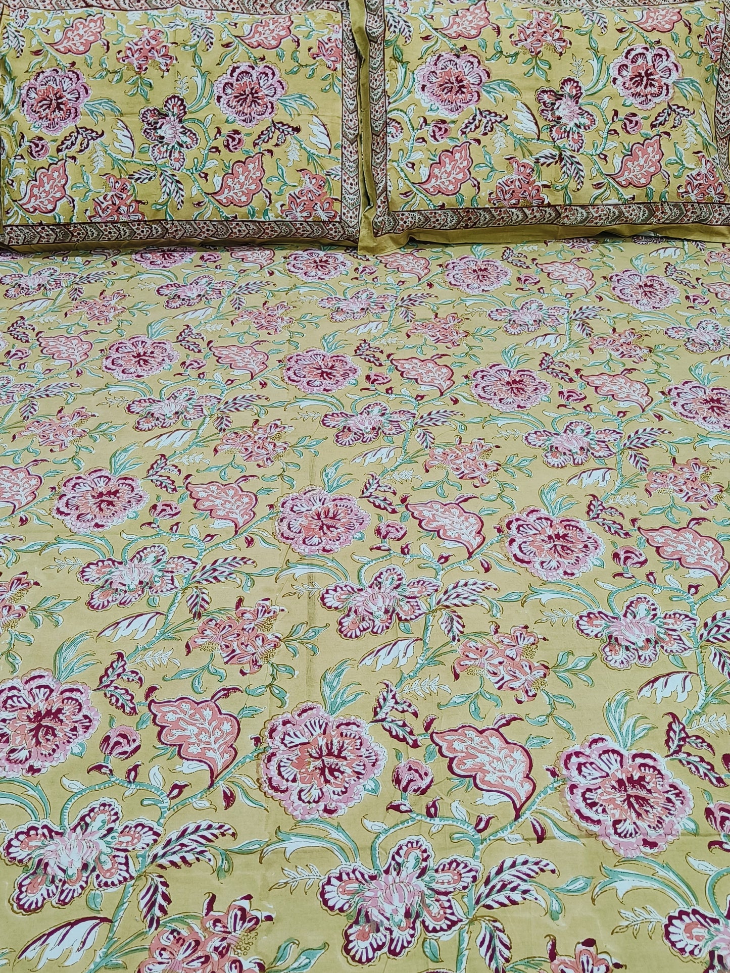 Bedsheet With King Size Pillow Cases