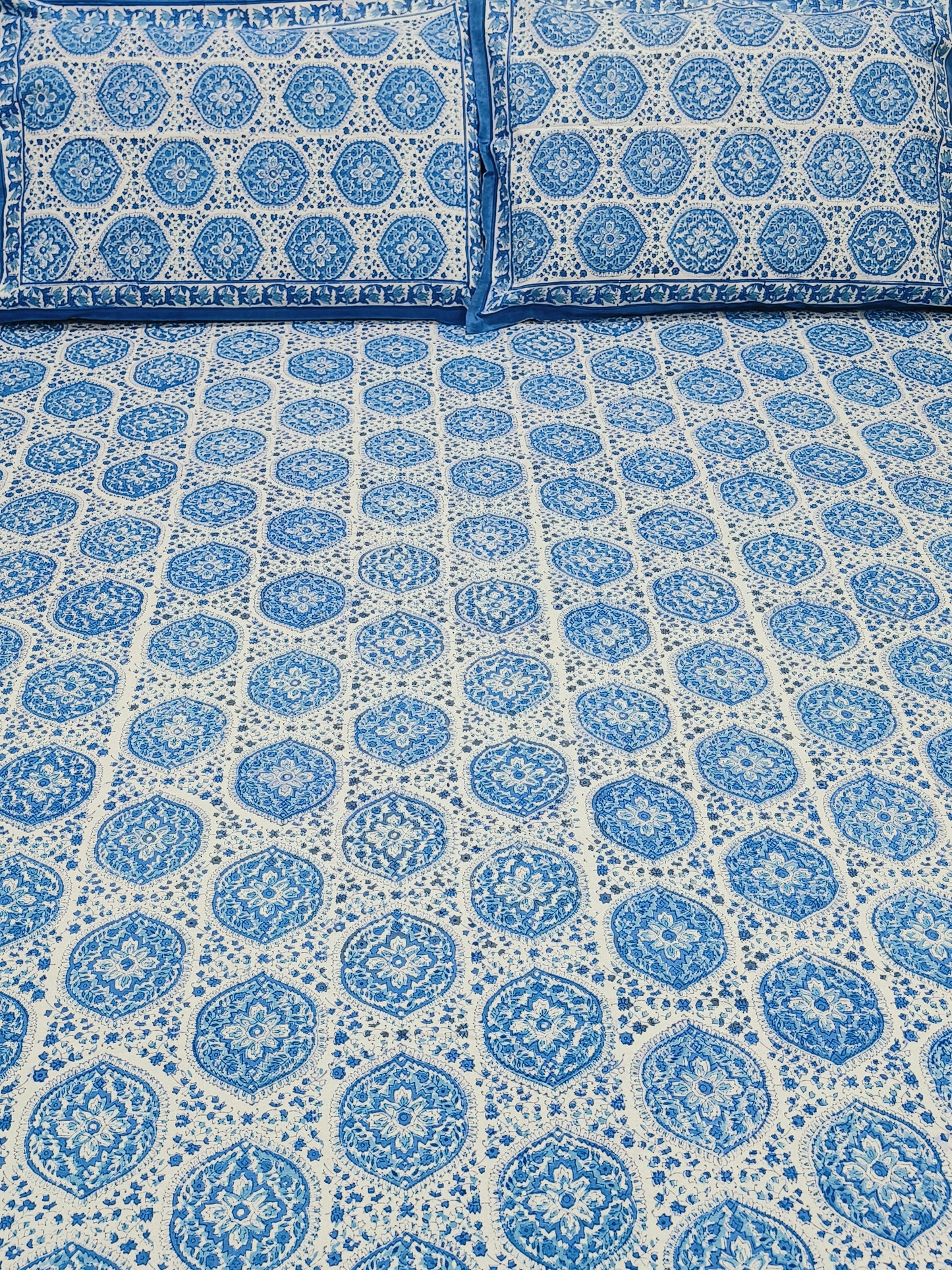 Bedsheet With King Size Pillow Cases