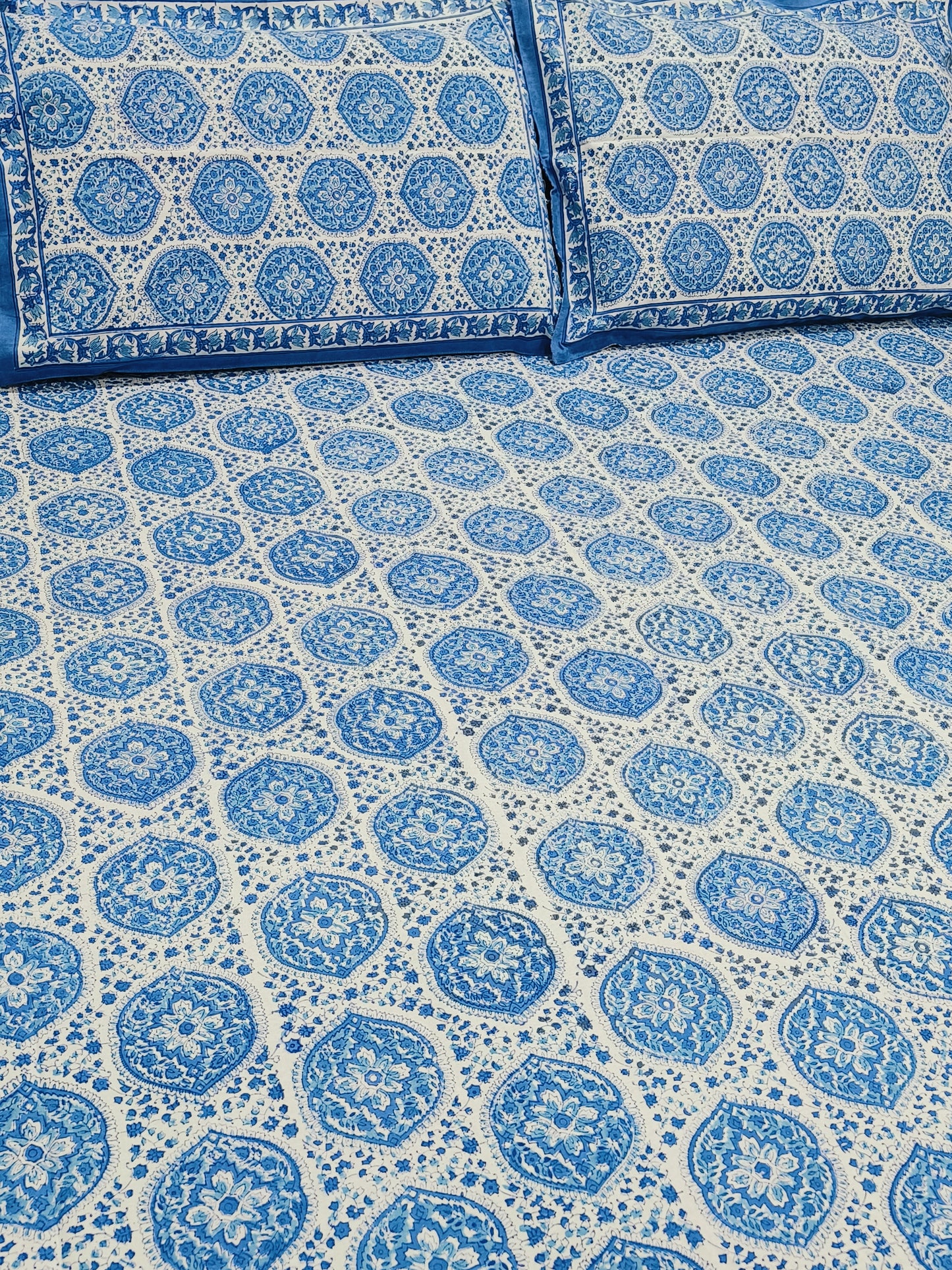 Bedsheet With King Size Pillow Cases