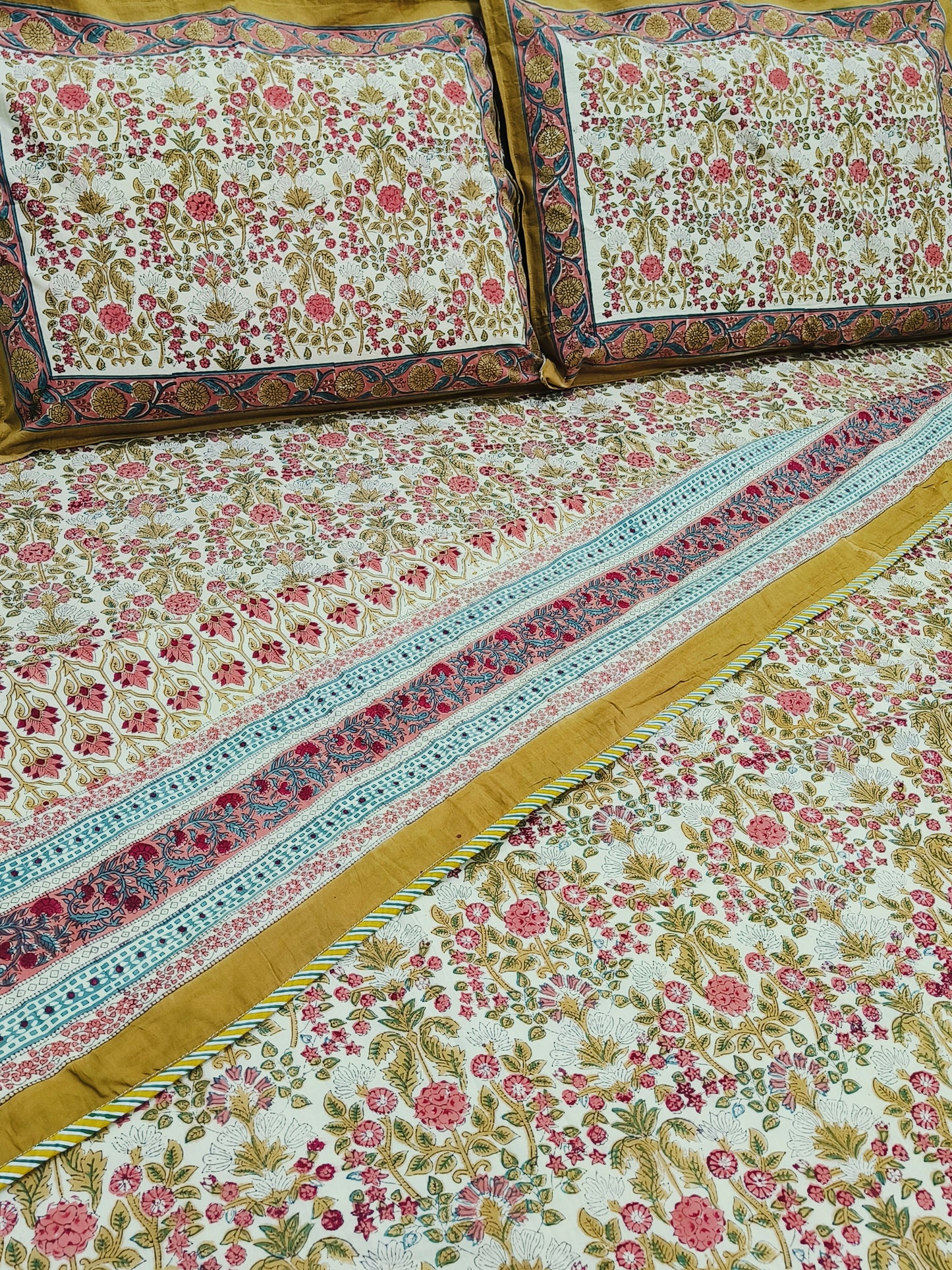 Bedding sets with Dohars