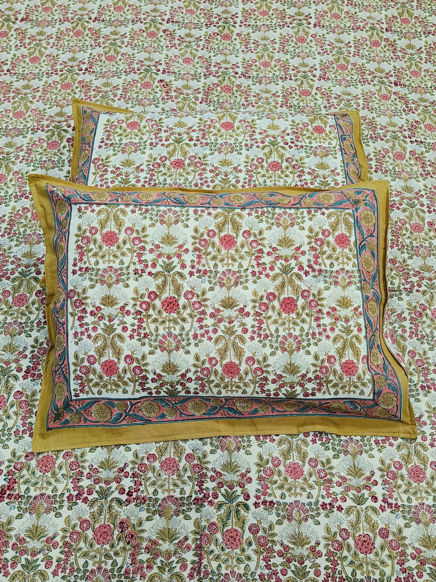 Bedsheet With King Size Pillow Cases