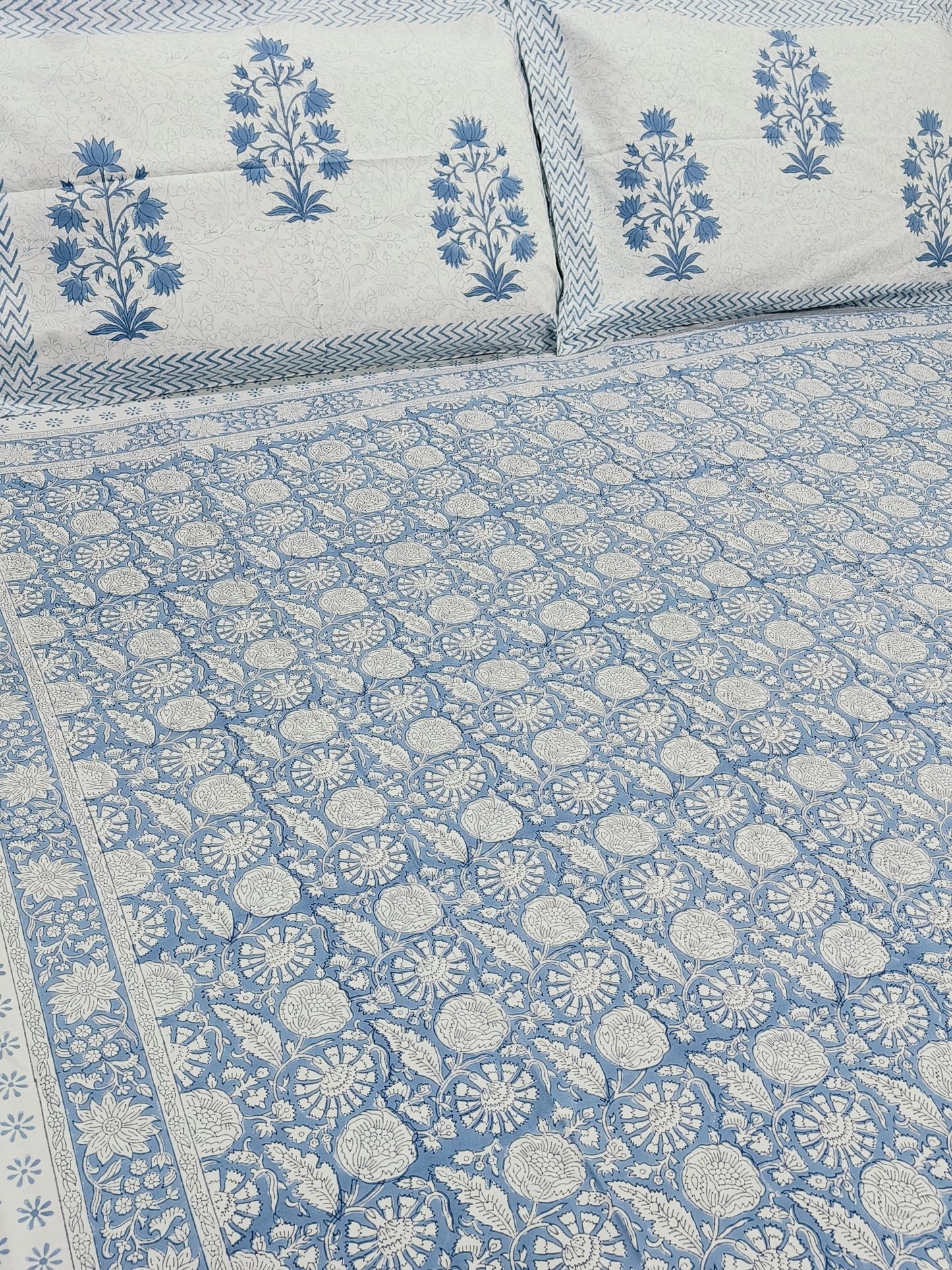 Bedsheet With King Size Pillow Cases