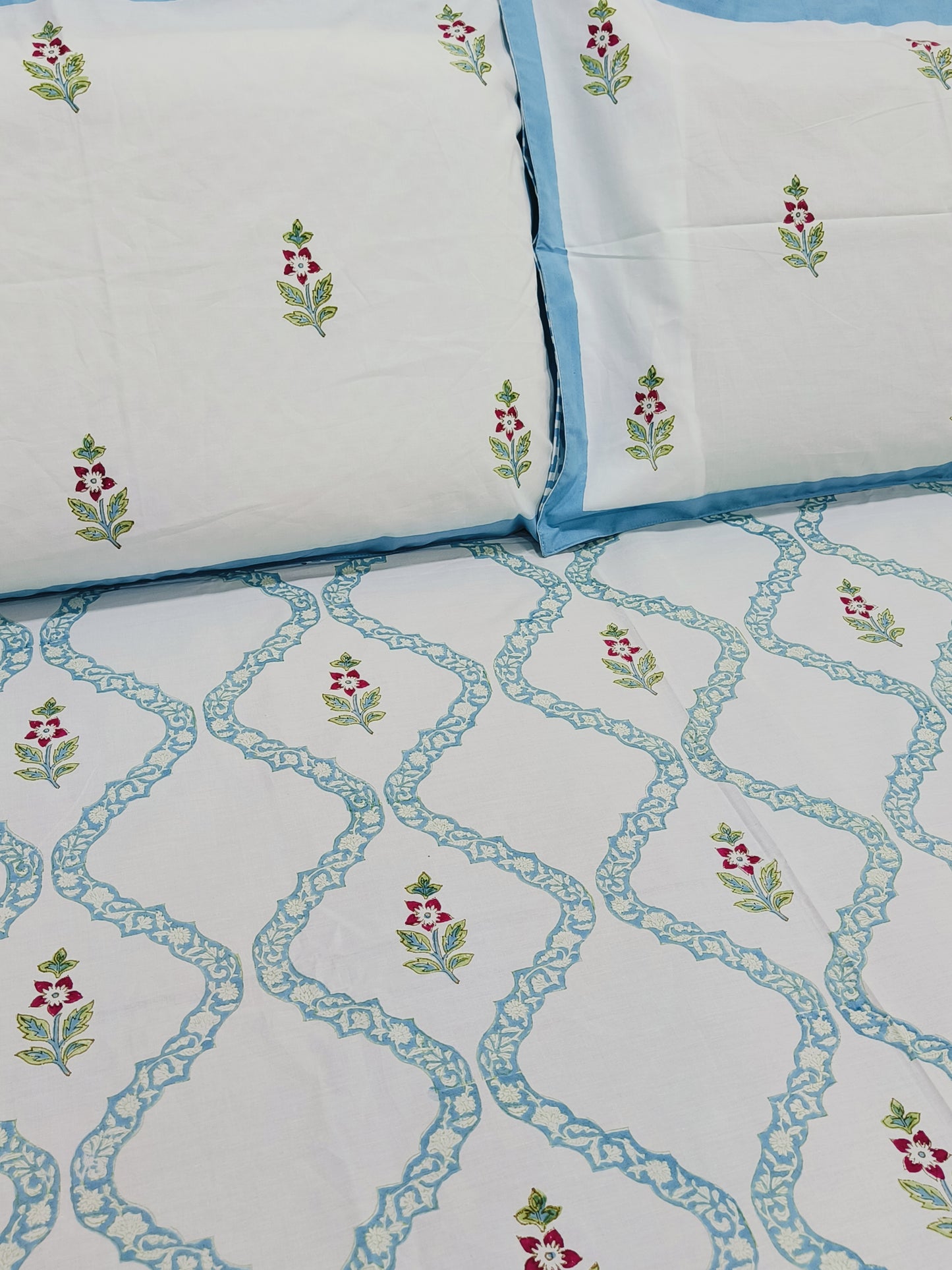 Bedsheet With King Size Pillow Cases