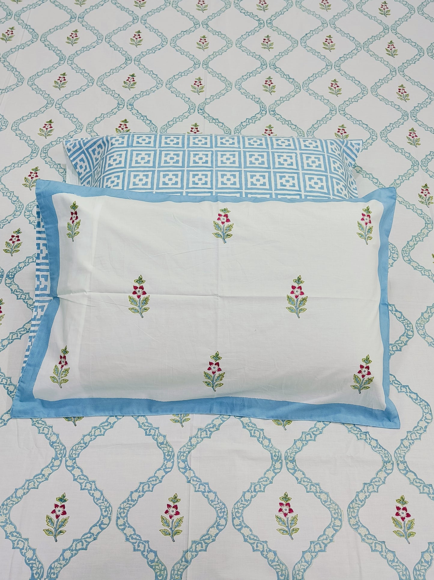 Bedsheet With King Size Pillow Cases