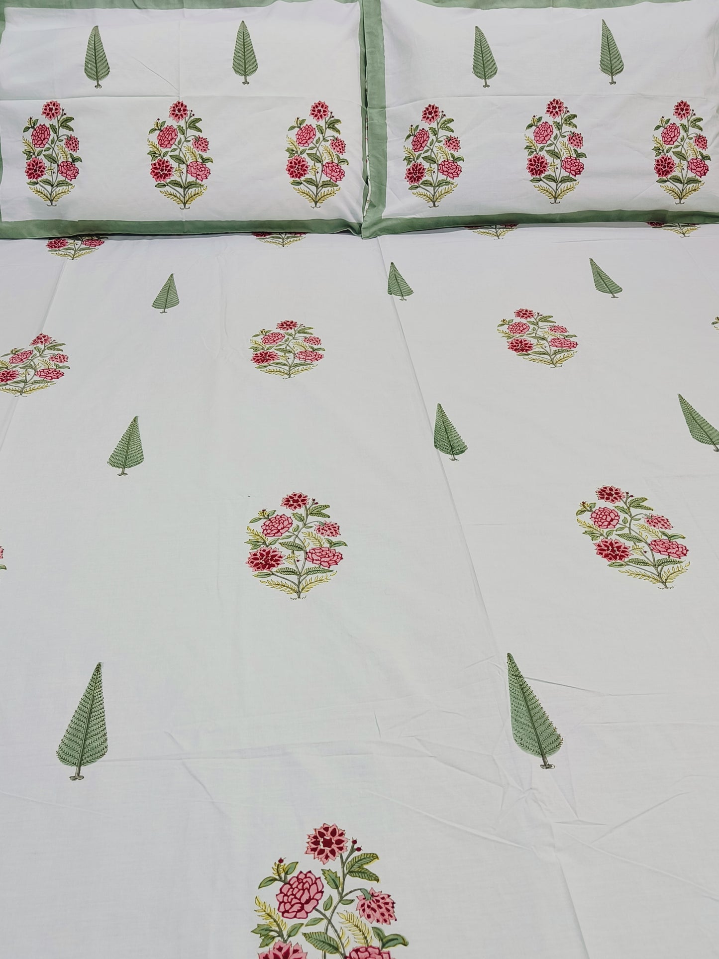 Bedsheet With King Size Pillow Cases