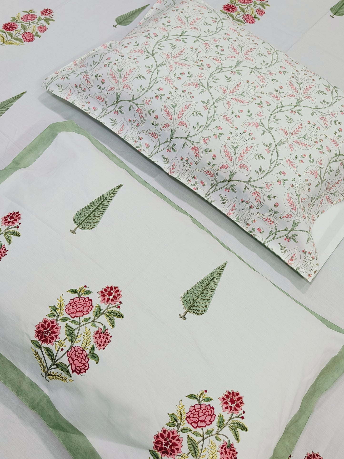 Bedsheet With King Size Pillow Cases