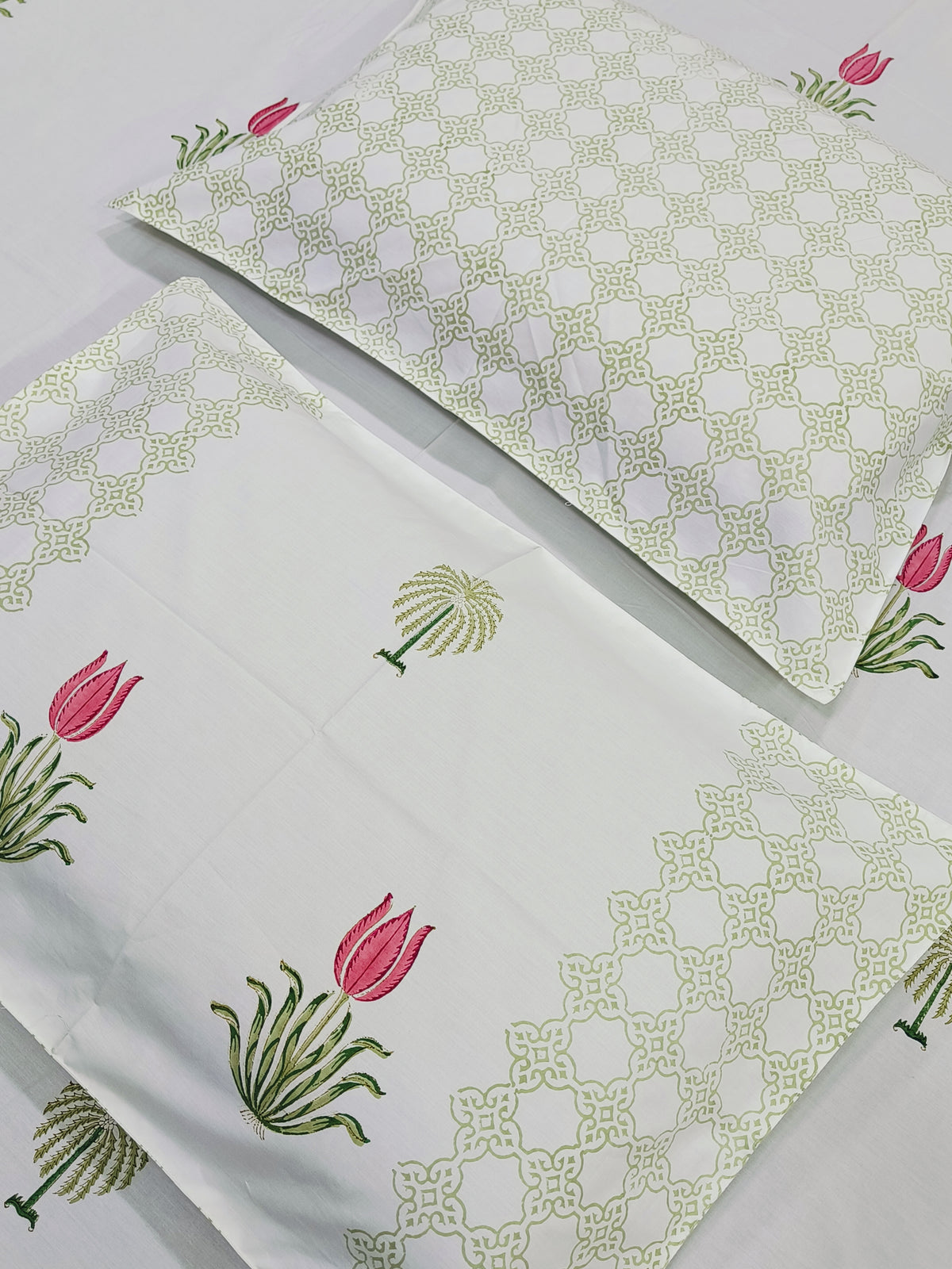 Bedsheet With King Size Pillow Cases