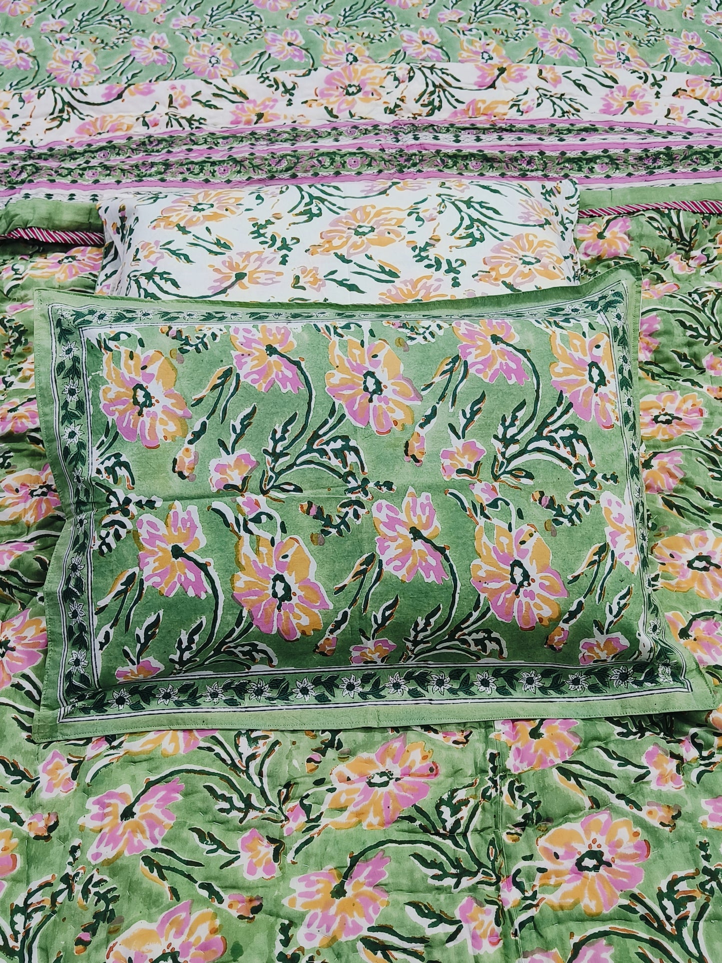 Bedding Sets with Quilts