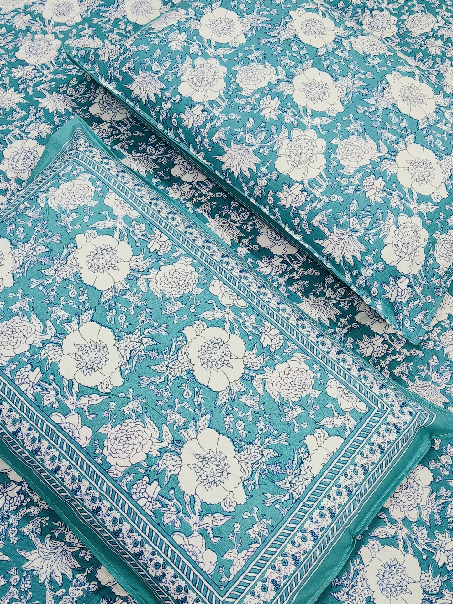 Bedsheet With King Size Pillow Cases