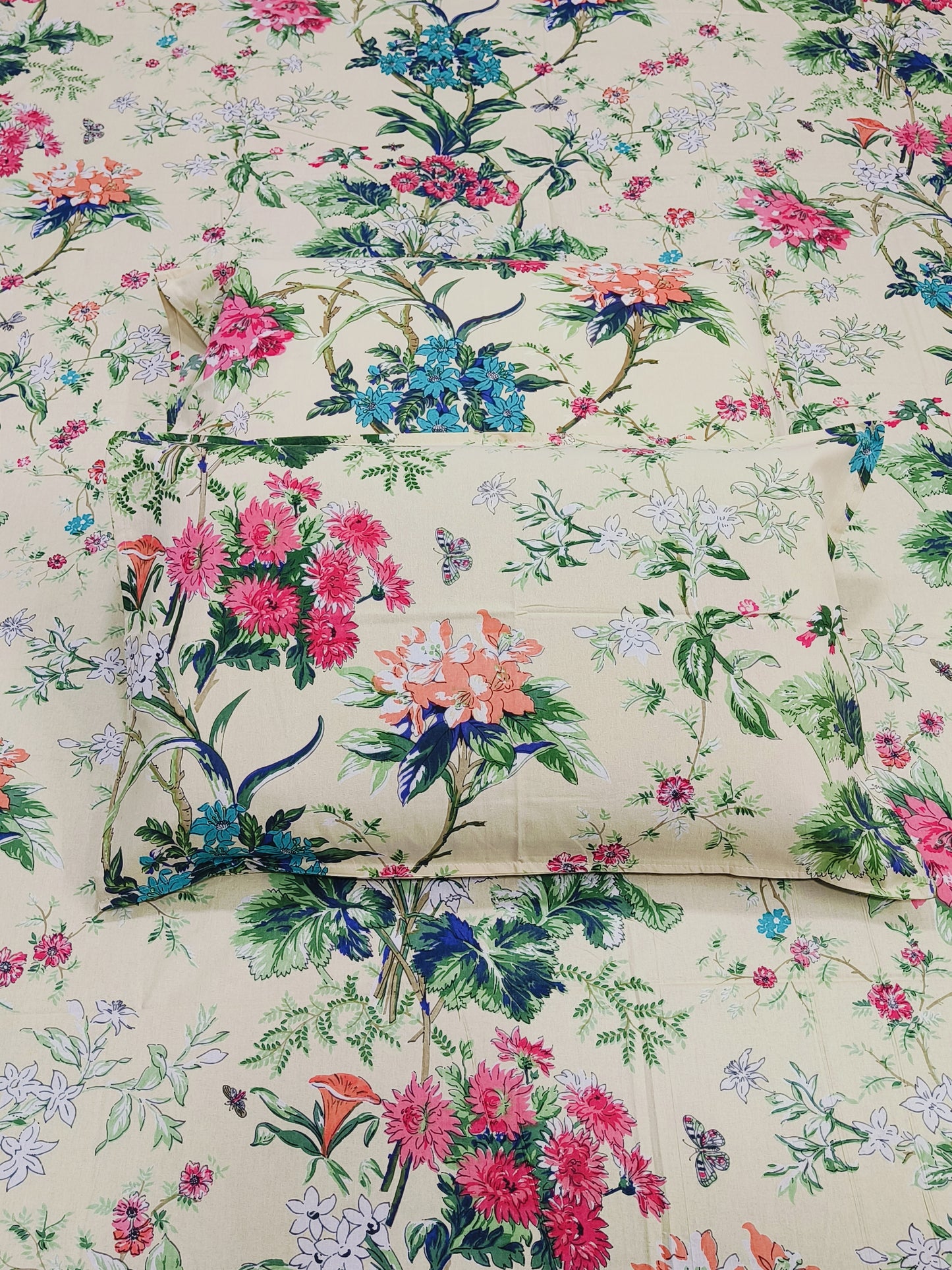 Bedsheet With King Size Pillow Cases