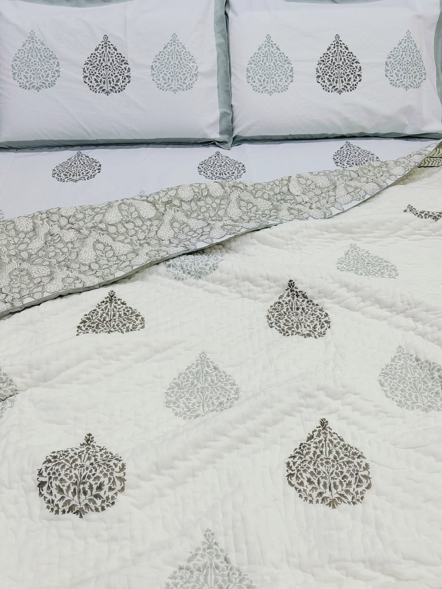 Bedding Sets with Quilts