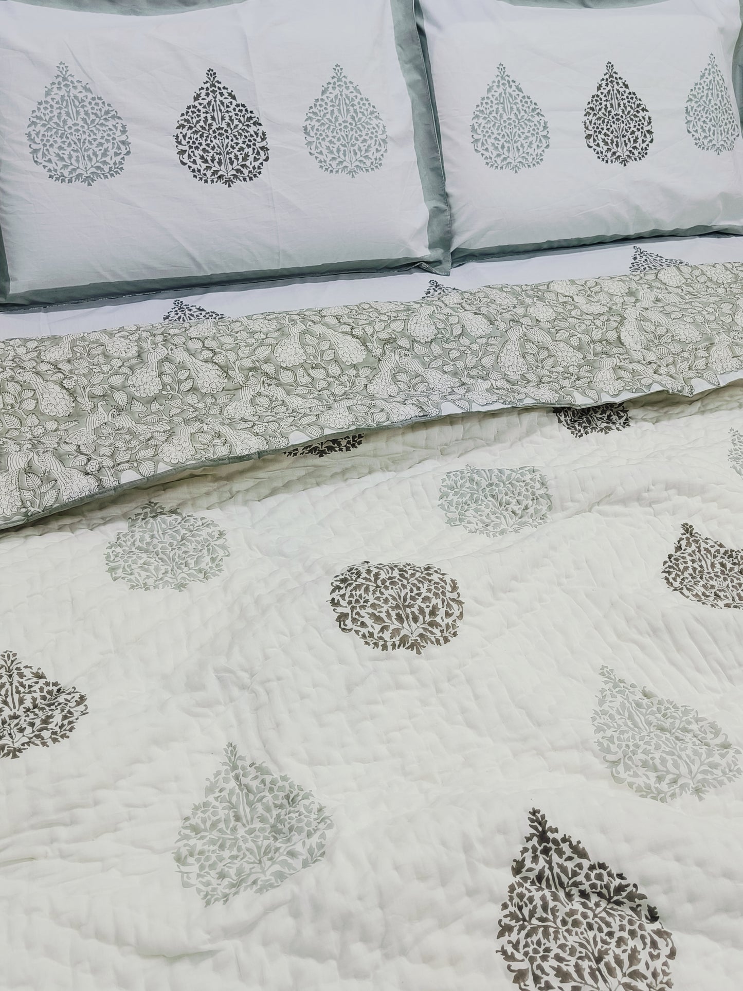Bedding Sets with Quilts