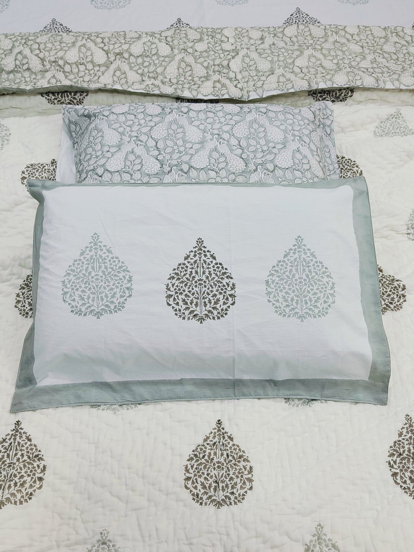 Bedding Sets with Quilts