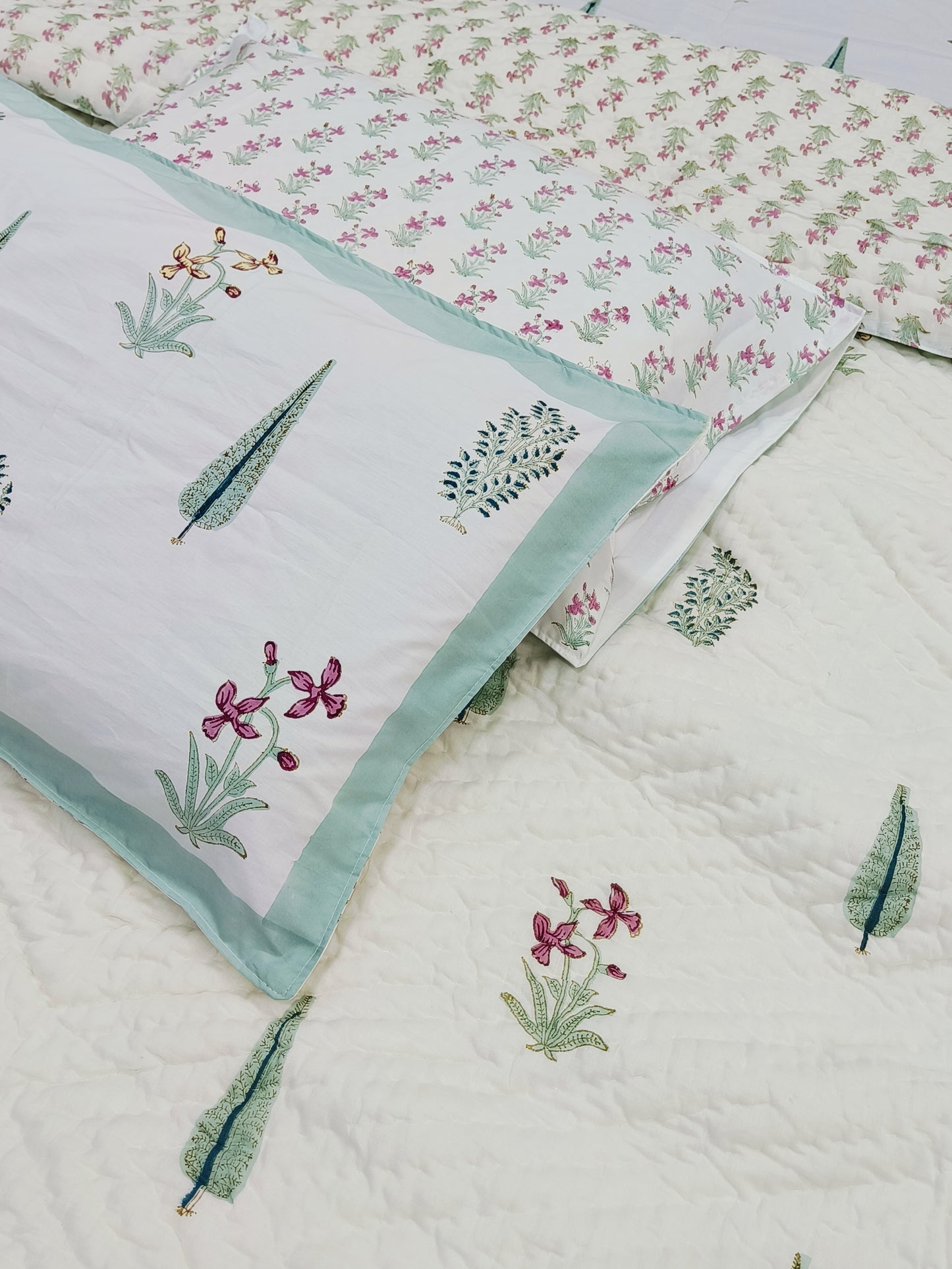 Bedding Sets with Quilts