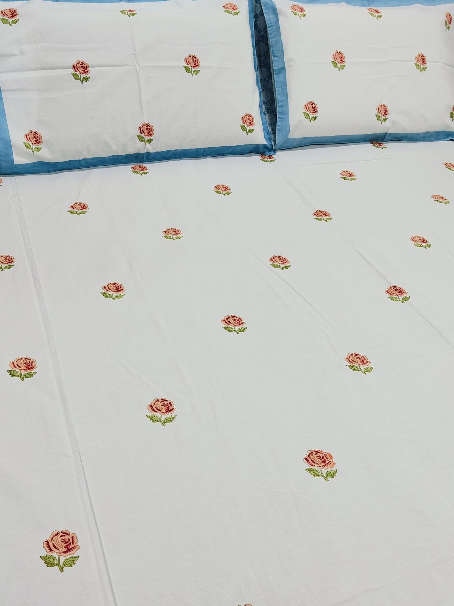 Bedsheet With King Size Pillow Cases