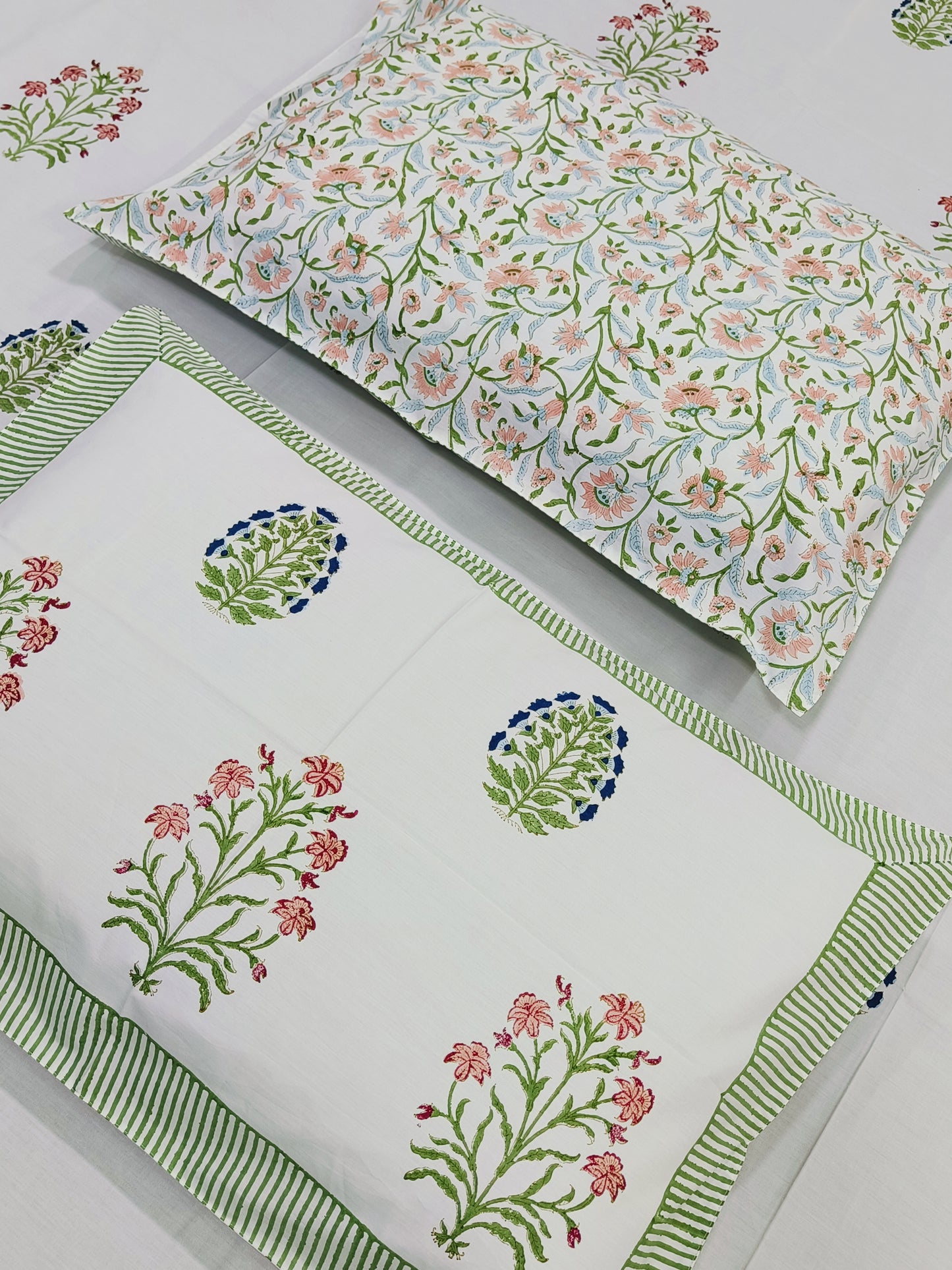 Bedsheet With King Size Pillow Cases